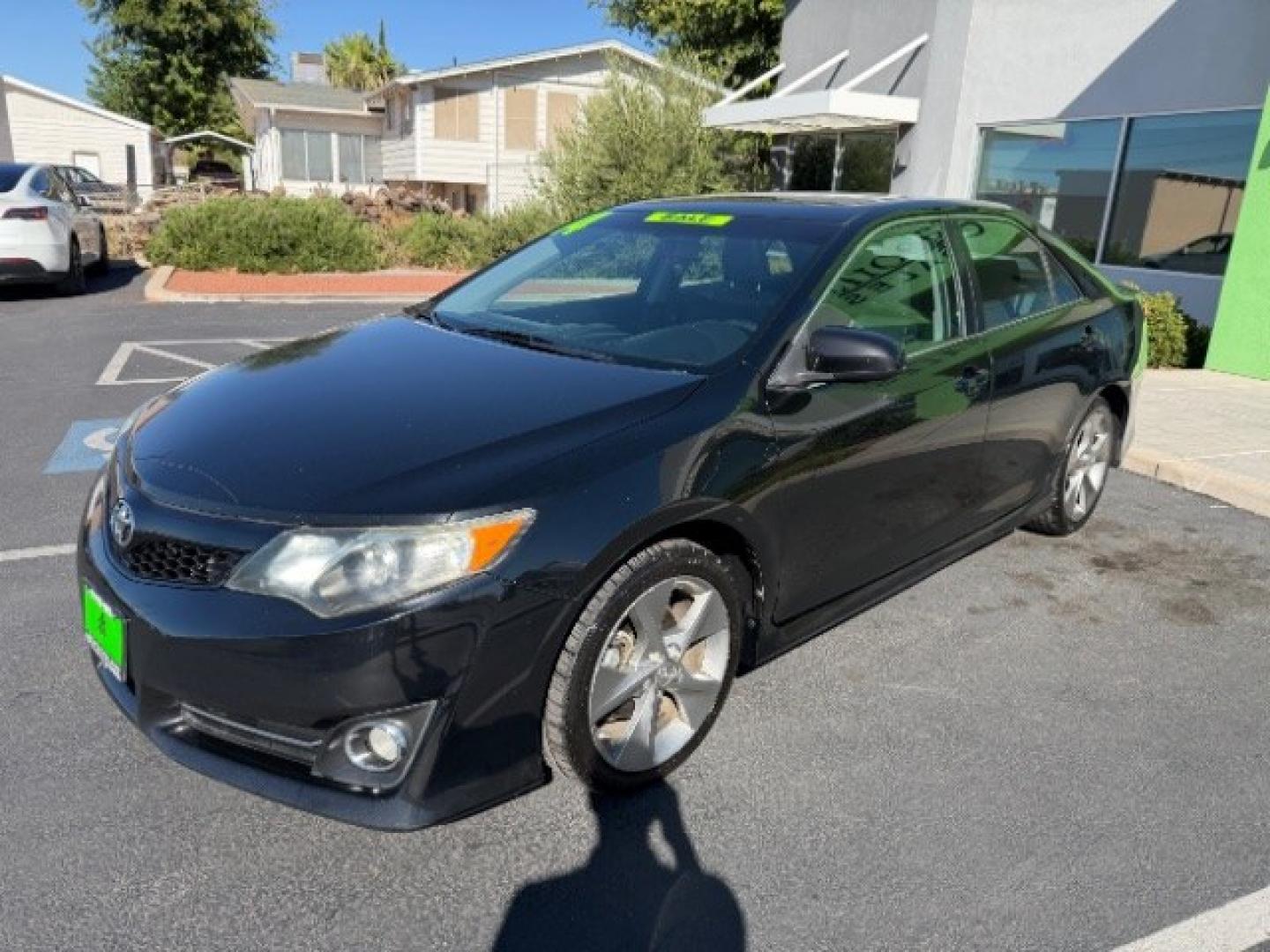 2014 Toyota Camry SE (4T1BF1FK5EU) with an 2.5L I-4 DOHC engine, located at 1865 East Red Hills Pkwy, St. George, 84770, (435) 628-0023, 37.120850, -113.543640 - We specialize in helping ALL people get the best financing available. No matter your credit score, good, bad or none we can get you an amazing rate. Had a bankruptcy, divorce, or repossessions? We give you the green light to get your credit back on the road. Low down and affordable payments that fit- Photo#2