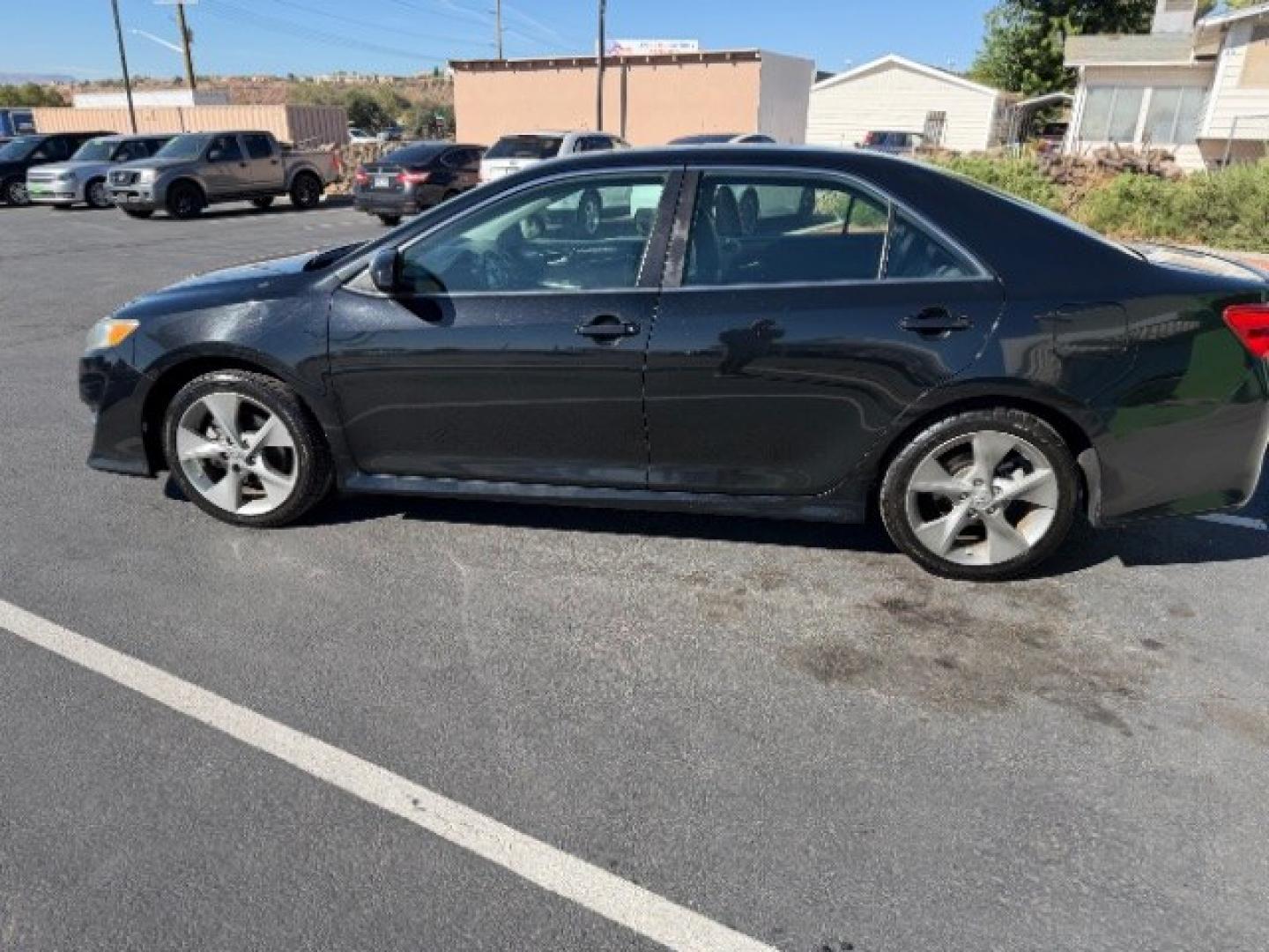 2014 Toyota Camry SE (4T1BF1FK5EU) with an 2.5L I-4 DOHC engine, located at 1865 East Red Hills Pkwy, St. George, 84770, (435) 628-0023, 37.120850, -113.543640 - We specialize in helping ALL people get the best financing available. No matter your credit score, good, bad or none we can get you an amazing rate. Had a bankruptcy, divorce, or repossessions? We give you the green light to get your credit back on the road. Low down and affordable payments that fit- Photo#3