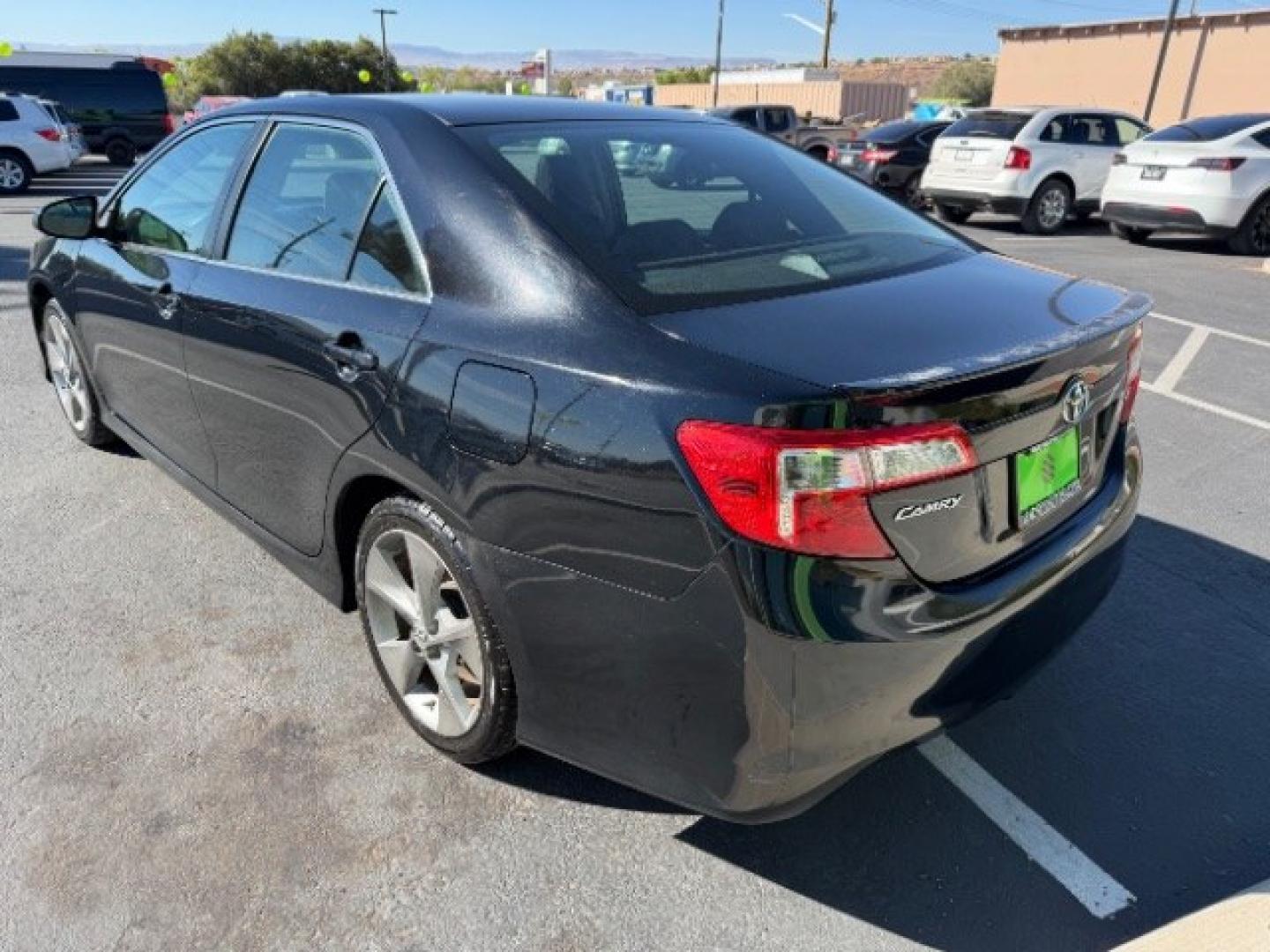 2014 Toyota Camry SE (4T1BF1FK5EU) with an 2.5L I-4 DOHC engine, located at 1865 East Red Hills Pkwy, St. George, 84770, (435) 628-0023, 37.120850, -113.543640 - We specialize in helping ALL people get the best financing available. No matter your credit score, good, bad or none we can get you an amazing rate. Had a bankruptcy, divorce, or repossessions? We give you the green light to get your credit back on the road. Low down and affordable payments that fit- Photo#4