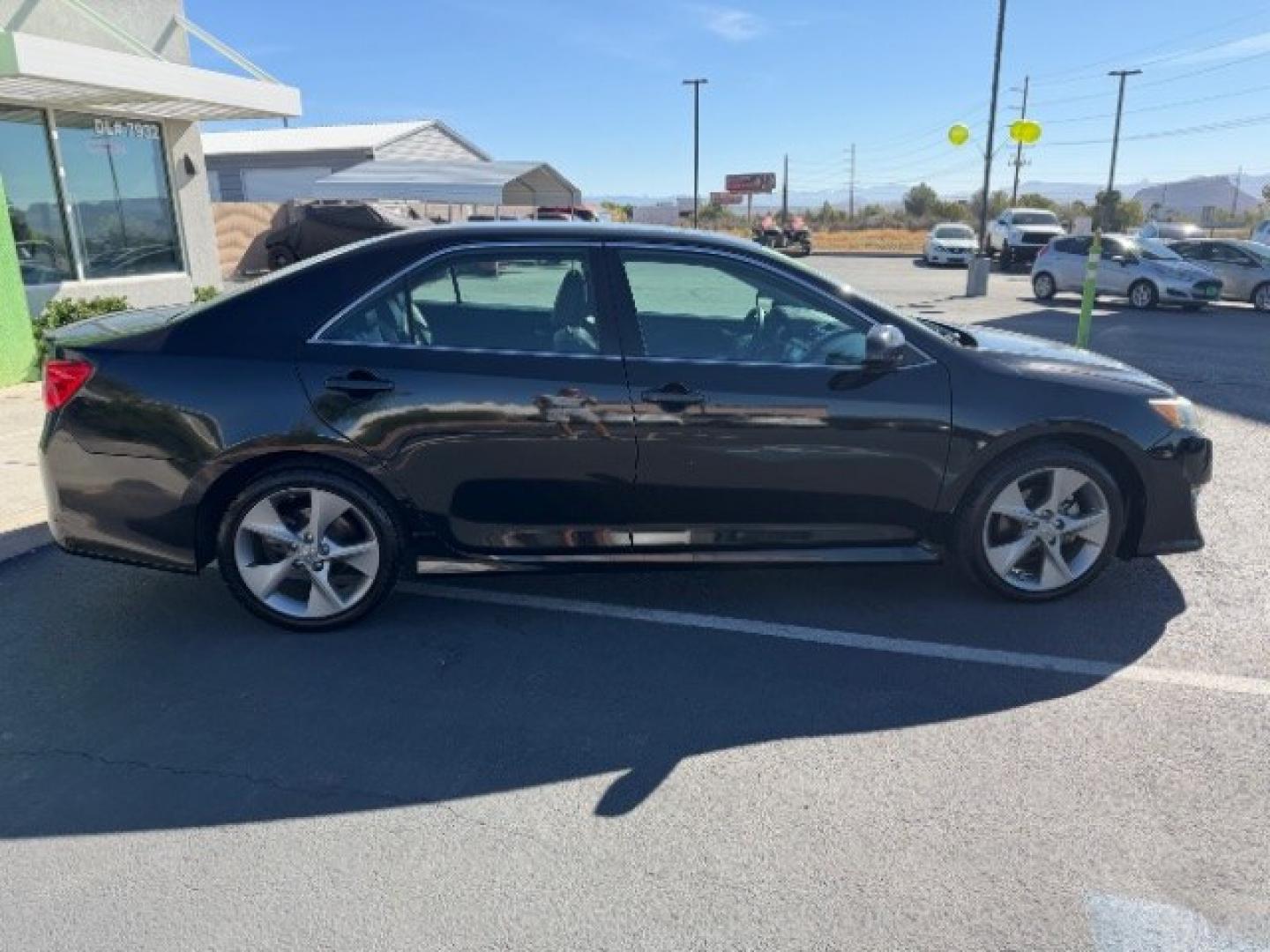 2014 Toyota Camry SE (4T1BF1FK5EU) with an 2.5L I-4 DOHC engine, located at 1865 East Red Hills Pkwy, St. George, 84770, (435) 628-0023, 37.120850, -113.543640 - We specialize in helping ALL people get the best financing available. No matter your credit score, good, bad or none we can get you an amazing rate. Had a bankruptcy, divorce, or repossessions? We give you the green light to get your credit back on the road. Low down and affordable payments that fit- Photo#5