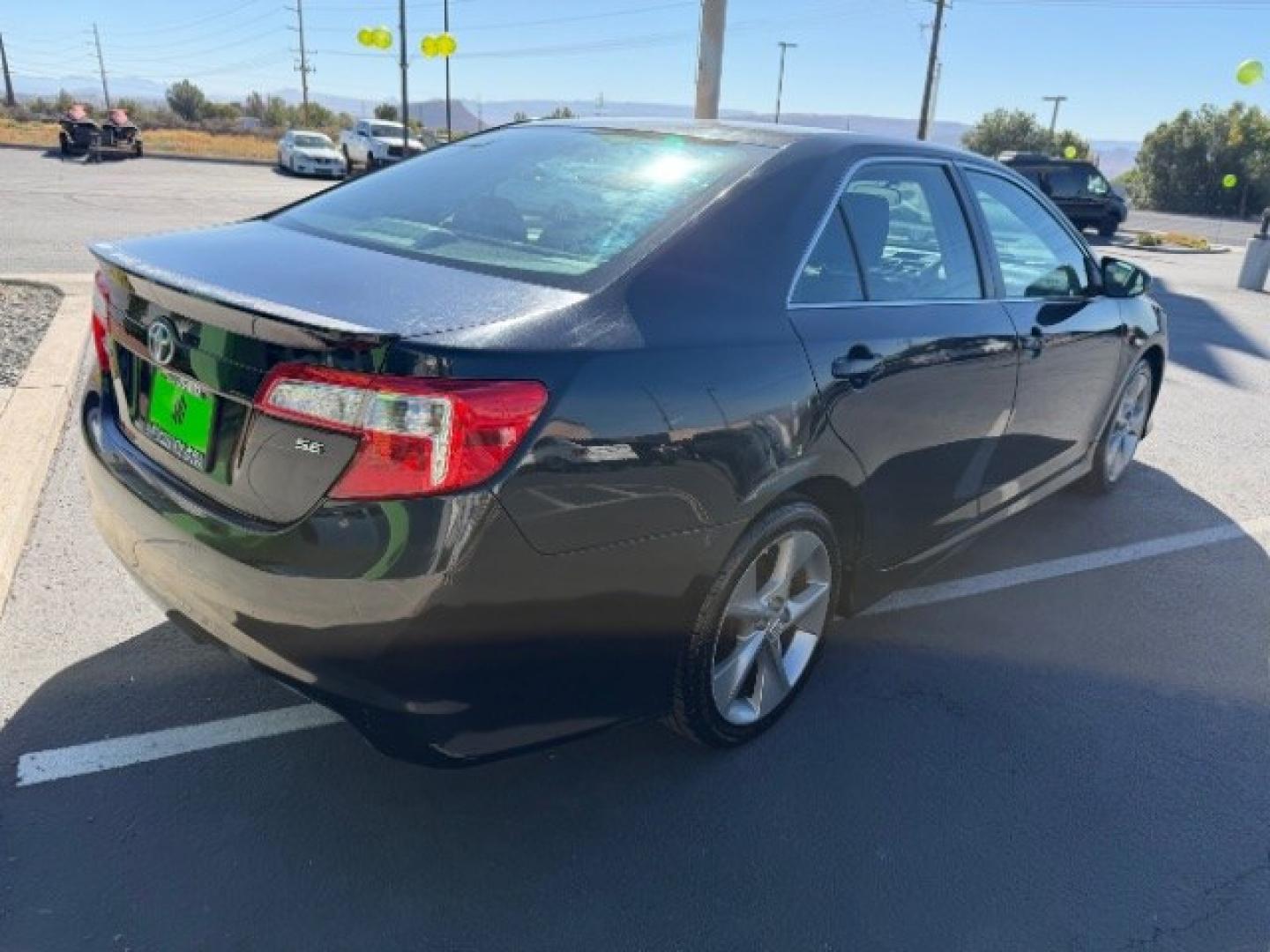 2014 Toyota Camry SE (4T1BF1FK5EU) with an 2.5L I-4 DOHC engine, located at 1865 East Red Hills Pkwy, St. George, 84770, (435) 628-0023, 37.120850, -113.543640 - We specialize in helping ALL people get the best financing available. No matter your credit score, good, bad or none we can get you an amazing rate. Had a bankruptcy, divorce, or repossessions? We give you the green light to get your credit back on the road. Low down and affordable payments that fit- Photo#6