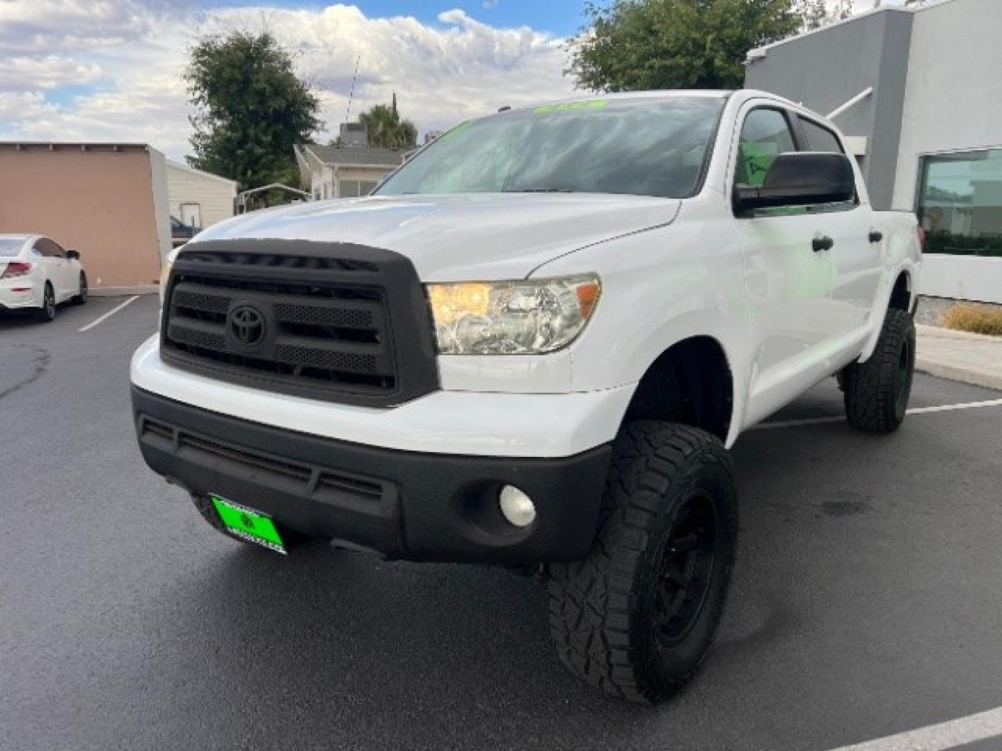 2011 Super White /Graphite Toyota Tundra 5.7l v8 SR5 (5TFDW5F18BX) with an I-FORCE 5.7L V-8 DOHC engine, Automatic transmission, located at 1865 East Red Hills Pkwy, St. George, 84770, (435) 628-0023, 37.120850, -113.543640 - We specialize in helping ALL people get the best financing available. No matter your credit score, good, bad or none we can get you an amazing rate. Had a bankruptcy, divorce, or repossessions? We give you the green light to get your credit back on the road. Low down and affordable payments that fit- Photo#2