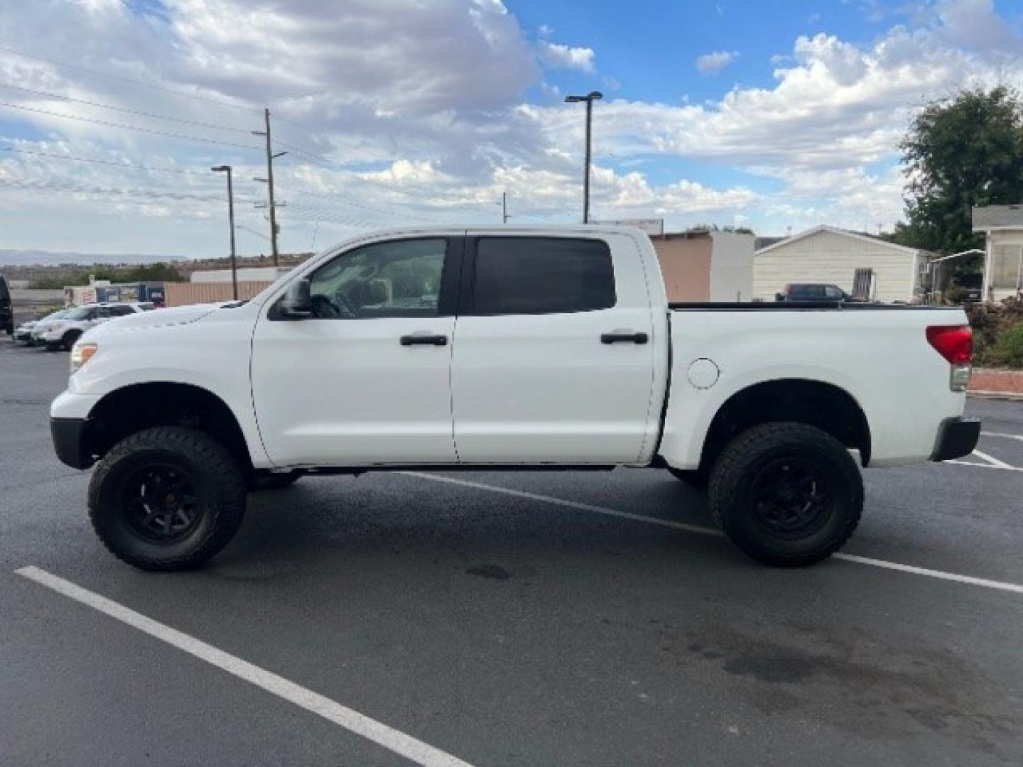 2011 Super White /Graphite Toyota Tundra 5.7l v8 SR5 (5TFDW5F18BX) with an I-FORCE 5.7L V-8 DOHC engine, Automatic transmission, located at 1865 East Red Hills Pkwy, St. George, 84770, (435) 628-0023, 37.120850, -113.543640 - We specialize in helping ALL people get the best financing available. No matter your credit score, good, bad or none we can get you an amazing rate. Had a bankruptcy, divorce, or repossessions? We give you the green light to get your credit back on the road. Low down and affordable payments that fit- Photo#3
