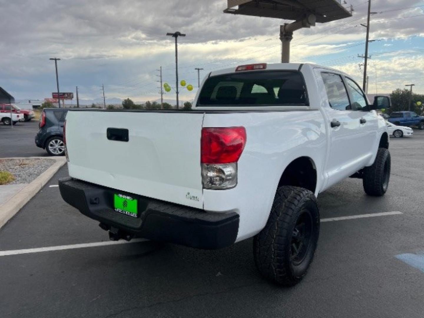2011 Super White /Graphite Toyota Tundra 5.7l v8 SR5 (5TFDW5F18BX) with an I-FORCE 5.7L V-8 DOHC engine, Automatic transmission, located at 1865 East Red Hills Pkwy, St. George, 84770, (435) 628-0023, 37.120850, -113.543640 - We specialize in helping ALL people get the best financing available. No matter your credit score, good, bad or none we can get you an amazing rate. Had a bankruptcy, divorce, or repossessions? We give you the green light to get your credit back on the road. Low down and affordable payments that fit- Photo#6