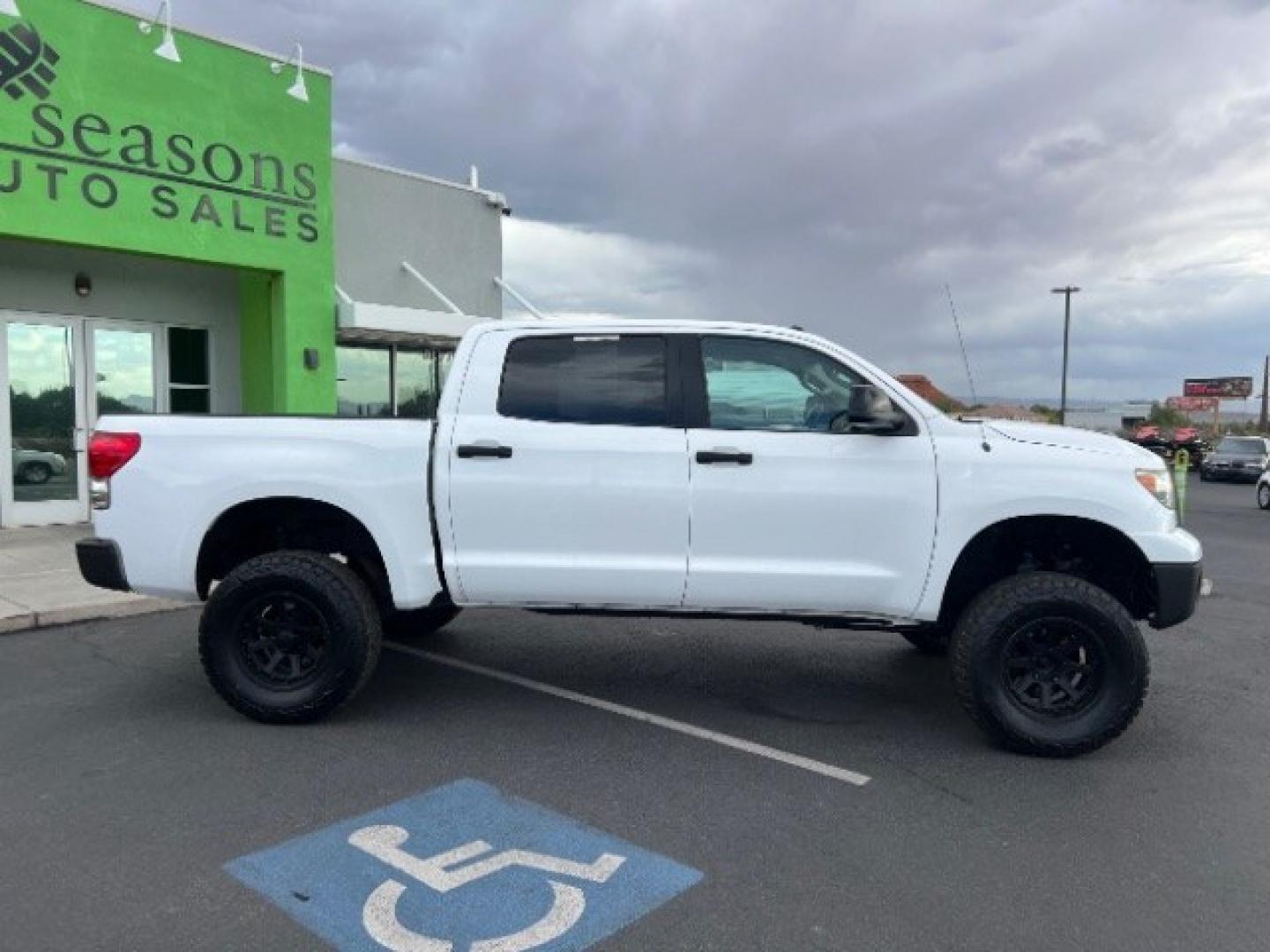 2011 Super White /Graphite Toyota Tundra 5.7l v8 SR5 (5TFDW5F18BX) with an I-FORCE 5.7L V-8 DOHC engine, Automatic transmission, located at 1865 East Red Hills Pkwy, St. George, 84770, (435) 628-0023, 37.120850, -113.543640 - We specialize in helping ALL people get the best financing available. No matter your credit score, good, bad or none we can get you an amazing rate. Had a bankruptcy, divorce, or repossessions? We give you the green light to get your credit back on the road. Low down and affordable payments that fit- Photo#7