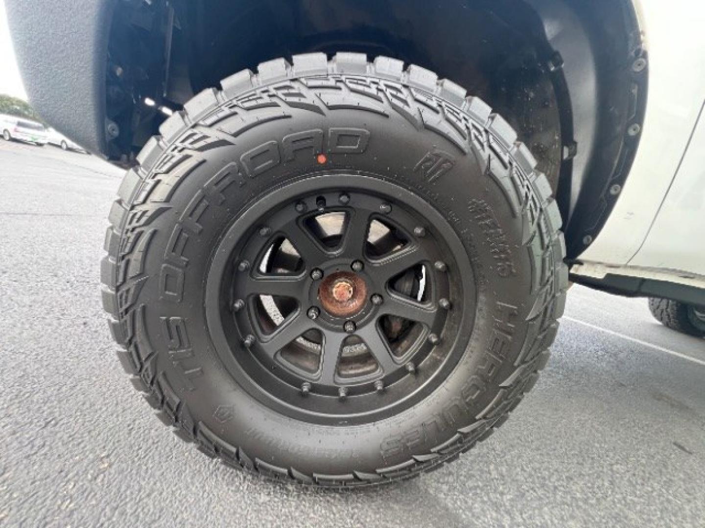 2011 Super White /Graphite Toyota Tundra 5.7l v8 SR5 (5TFDW5F18BX) with an I-FORCE 5.7L V-8 DOHC engine, Automatic transmission, located at 1865 East Red Hills Pkwy, St. George, 84770, (435) 628-0023, 37.120850, -113.543640 - We specialize in helping ALL people get the best financing available. No matter your credit score, good, bad or none we can get you an amazing rate. Had a bankruptcy, divorce, or repossessions? We give you the green light to get your credit back on the road. Low down and affordable payments that fit- Photo#10