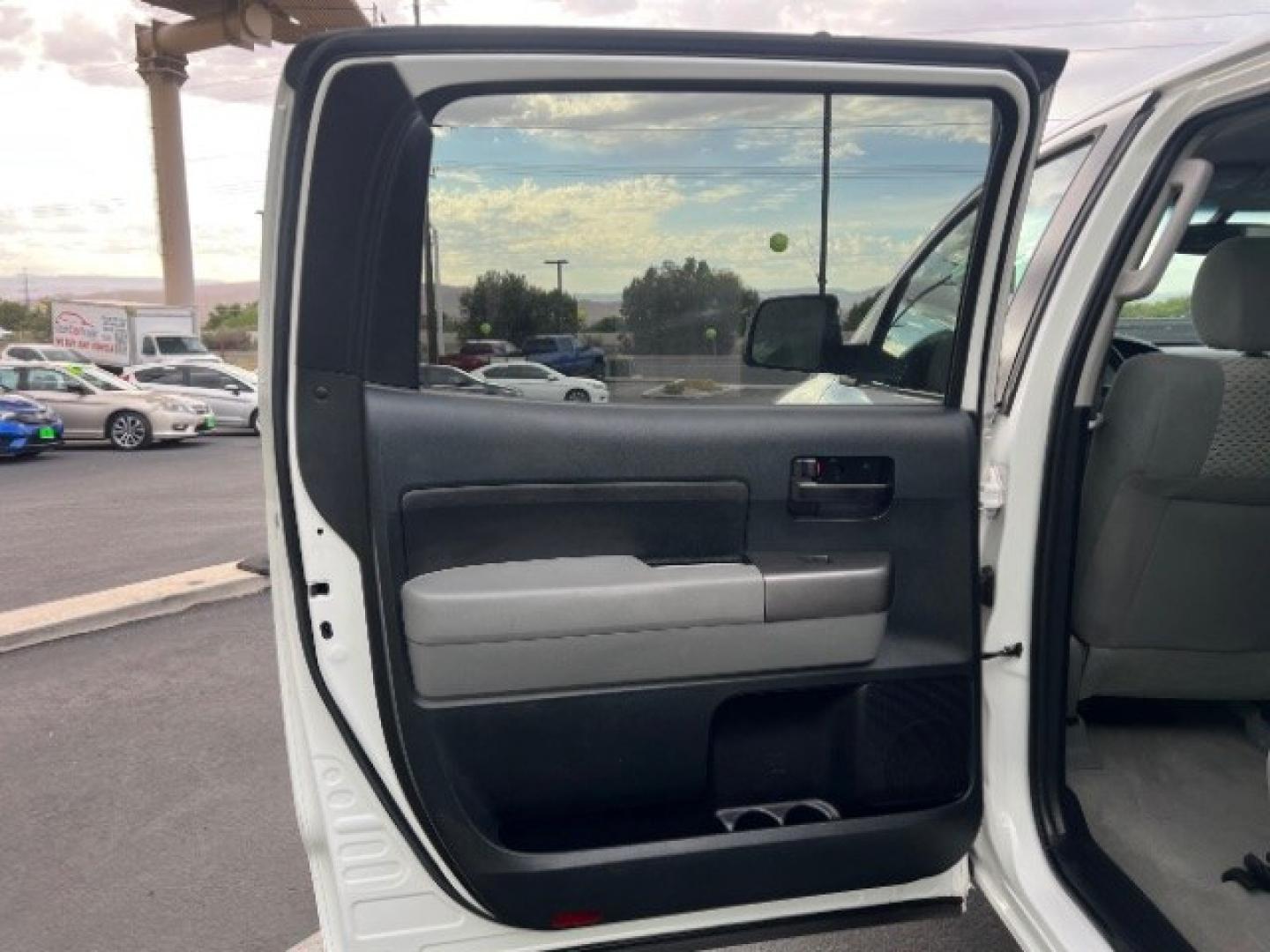 2011 Super White /Graphite Toyota Tundra 5.7l v8 SR5 (5TFDW5F18BX) with an I-FORCE 5.7L V-8 DOHC engine, Automatic transmission, located at 1865 East Red Hills Pkwy, St. George, 84770, (435) 628-0023, 37.120850, -113.543640 - We specialize in helping ALL people get the best financing available. No matter your credit score, good, bad or none we can get you an amazing rate. Had a bankruptcy, divorce, or repossessions? We give you the green light to get your credit back on the road. Low down and affordable payments that fit- Photo#20