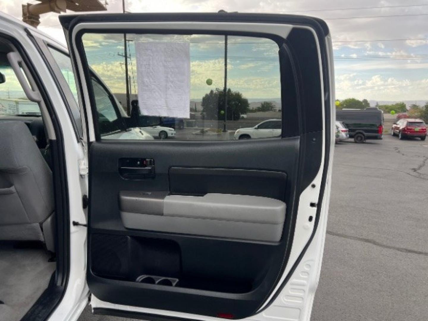 2011 Super White /Graphite Toyota Tundra 5.7l v8 SR5 (5TFDW5F18BX) with an I-FORCE 5.7L V-8 DOHC engine, Automatic transmission, located at 1865 East Red Hills Pkwy, St. George, 84770, (435) 628-0023, 37.120850, -113.543640 - We specialize in helping ALL people get the best financing available. No matter your credit score, good, bad or none we can get you an amazing rate. Had a bankruptcy, divorce, or repossessions? We give you the green light to get your credit back on the road. Low down and affordable payments that fit- Photo#25