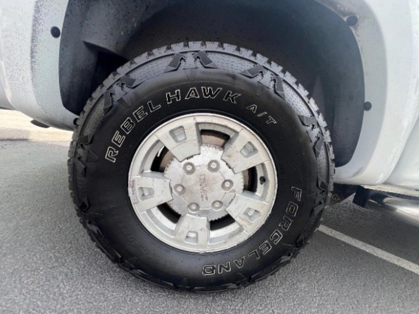 2005 Summit White /Pewter GMC Canyon SLE (1GTDS136258) with an Vortec 3.5L I-5 DOHC engine, Automatic transmission, located at 940 North Main Street, Cedar City, UT, 84720, (435) 628-0023, 37.692936, -113.061897 - Versatile Southern Utah travel starts with this 2005 GMC Canyon SLE Crew Cab. Its 3.5L five-cylinder, automatic transmission, and rear-wheel drive make it a smart fit for commuting, light hauling, and weekend projects. With 159,085 miles, this Canyon is ready for its next adventure. The SLE adds cr- Photo#8