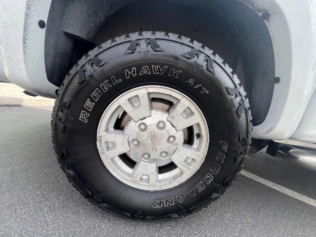 2005 Summit White /Pewter GMC Canyon SLE (1GTDS136258) with an Vortec 3.5L I-5 DOHC engine, Automatic transmission, located at 1865 East Red Hills Pkwy, St. George, 84770, (435) 628-0023, 37.120850, -113.543640 - We specialize in helping ALL people get the best financing available. No matter your credit score, good, bad or none we can get you an amazing rate. Had a bankruptcy, divorce, or repossessions? We give you the green light to get your credit back on the road. Low down and affordable payments that fit- Photo#8