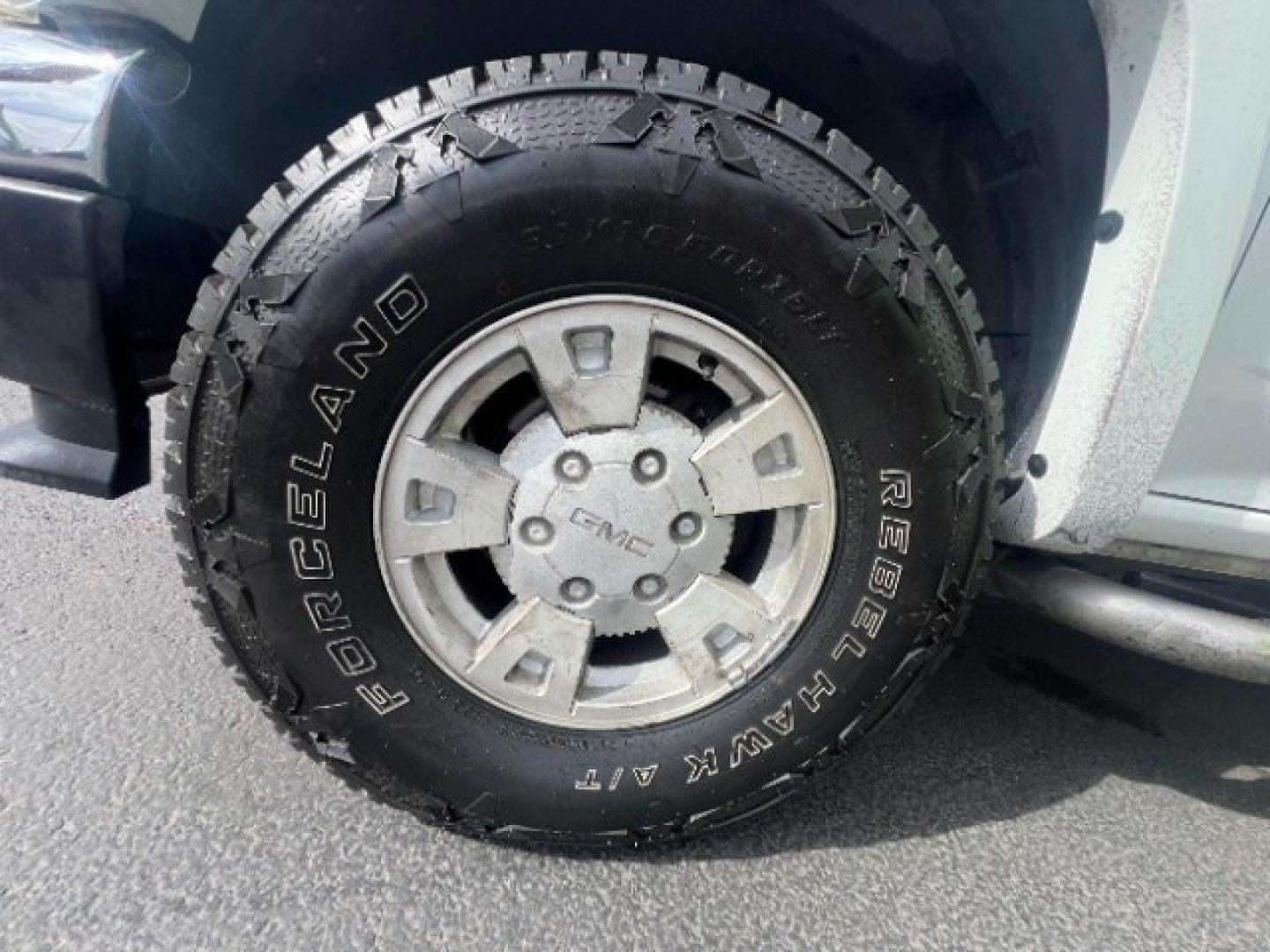 2005 Summit White /Pewter GMC Canyon SLE (1GTDS136258) with an Vortec 3.5L I-5 DOHC engine, Automatic transmission, located at 940 North Main Street, Cedar City, UT, 84720, (435) 628-0023, 37.692936, -113.061897 - Versatile Southern Utah travel starts with this 2005 GMC Canyon SLE Crew Cab. Its 3.5L five-cylinder, automatic transmission, and rear-wheel drive make it a smart fit for commuting, light hauling, and weekend projects. With 159,085 miles, this Canyon is ready for its next adventure. The SLE adds cr- Photo#10