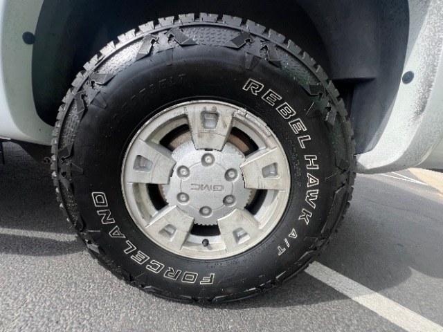 2005 Summit White /Pewter GMC Canyon SLE (1GTDS136258) with an Vortec 3.5L I-5 DOHC engine, Automatic transmission, located at 1865 East Red Hills Pkwy, St. George, 84770, (435) 628-0023, 37.120850, -113.543640 - We specialize in helping ALL people get the best financing available. No matter your credit score, good, bad or none we can get you an amazing rate. Had a bankruptcy, divorce, or repossessions? We give you the green light to get your credit back on the road. Low down and affordable payments that fit- Photo#11