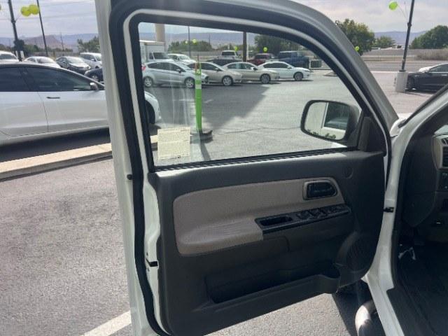2005 Summit White /Pewter GMC Canyon SLE (1GTDS136258) with an Vortec 3.5L I-5 DOHC engine, Automatic transmission, located at 1865 East Red Hills Pkwy, St. George, 84770, (435) 628-0023, 37.120850, -113.543640 - We specialize in helping ALL people get the best financing available. No matter your credit score, good, bad or none we can get you an amazing rate. Had a bankruptcy, divorce, or repossessions? We give you the green light to get your credit back on the road. Low down and affordable payments that fit- Photo#12