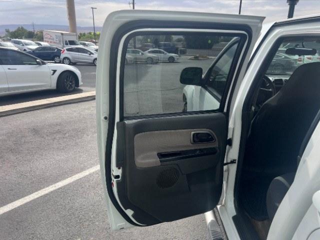 2005 Summit White /Pewter GMC Canyon SLE (1GTDS136258) with an Vortec 3.5L I-5 DOHC engine, Automatic transmission, located at 1865 East Red Hills Pkwy, St. George, 84770, (435) 628-0023, 37.120850, -113.543640 - We specialize in helping ALL people get the best financing available. No matter your credit score, good, bad or none we can get you an amazing rate. Had a bankruptcy, divorce, or repossessions? We give you the green light to get your credit back on the road. Low down and affordable payments that fit- Photo#19