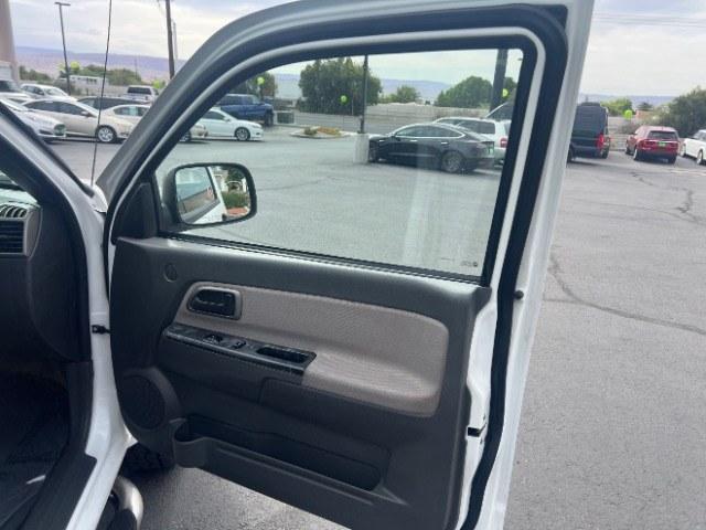 2005 Summit White /Pewter GMC Canyon SLE (1GTDS136258) with an Vortec 3.5L I-5 DOHC engine, Automatic transmission, located at 1865 East Red Hills Pkwy, St. George, 84770, (435) 628-0023, 37.120850, -113.543640 - We specialize in helping ALL people get the best financing available. No matter your credit score, good, bad or none we can get you an amazing rate. Had a bankruptcy, divorce, or repossessions? We give you the green light to get your credit back on the road. Low down and affordable payments that fit- Photo#24