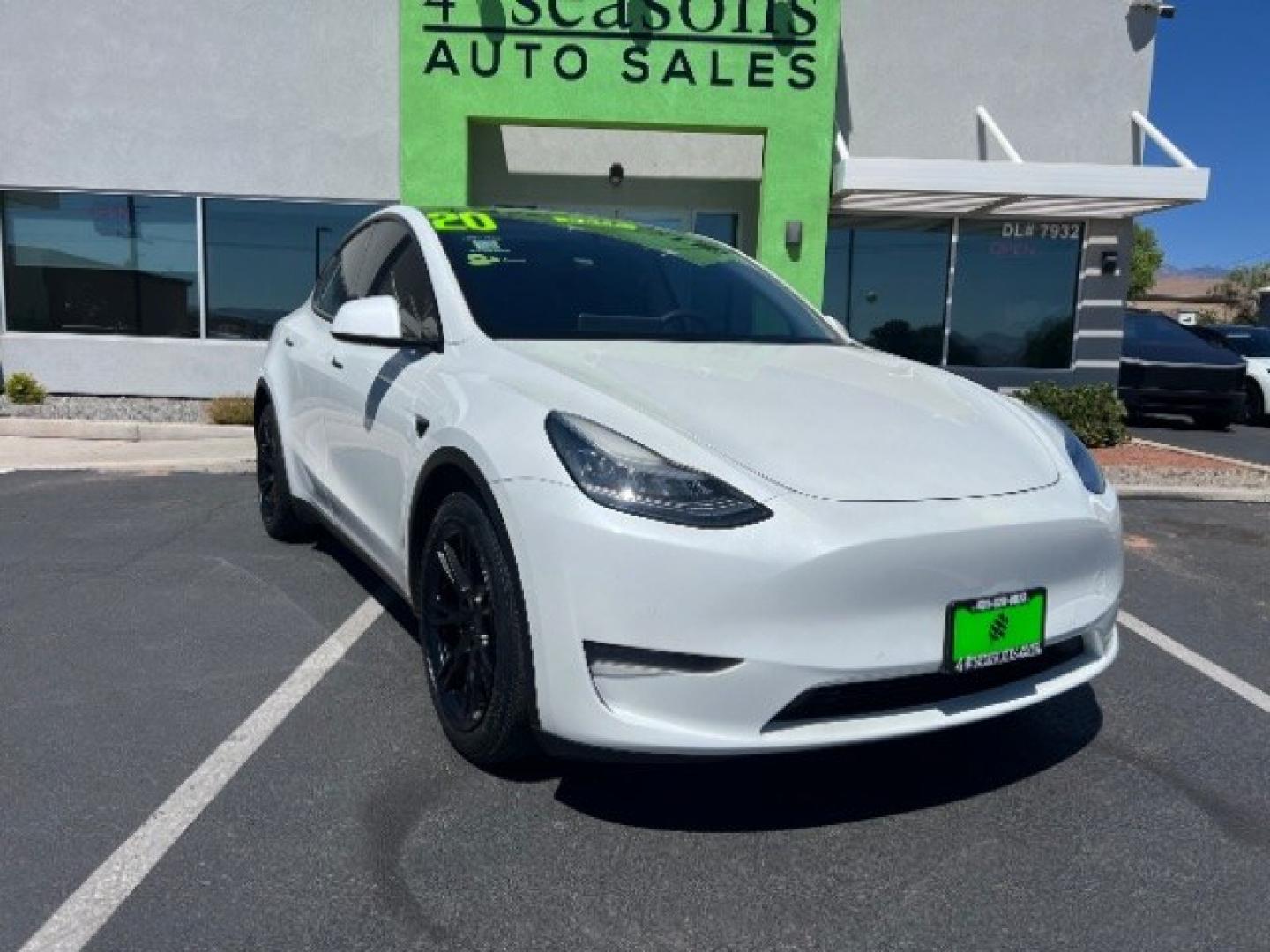 2020 Pearl White Multi-Coat /Black Tesla Model Y Long Range Dual Motor All-Wheel Drive (5YJYGDEE3LF) with an ELECTRIC engine, Electric transmission, located at 1865 East Red Hills Pkwy, St. George, 84770, (435) 628-0023, 37.120850, -113.543640 - Tesla Model Y All Wheel Drive HW3 and 5 Seats, Great tires. Every Tesla we sell has had cabin air filter replaced, radiator cleaned, fluids topped AND comes with a mobile charging kit! Battery is healthy and gets 267 on full Charge. Recurrent Range Score: Good 89% Clean title, 2 owners No accid- Photo#0
