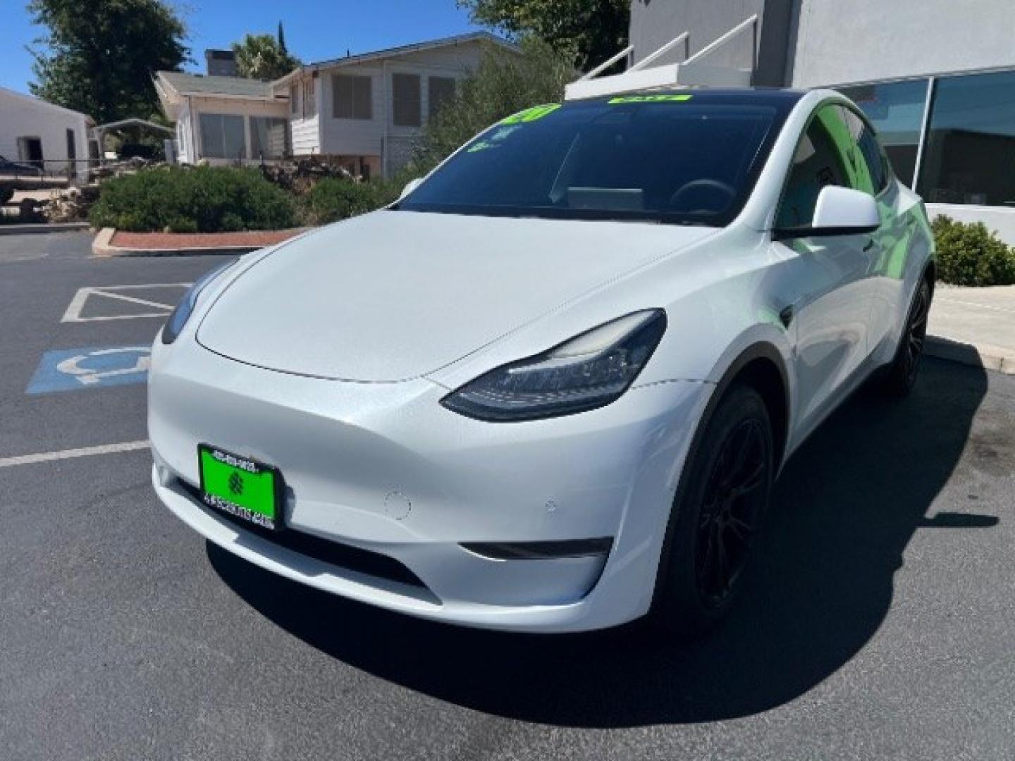 2020 Pearl White Multi-Coat /Black Tesla Model Y Long Range Dual Motor All-Wheel Drive (5YJYGDEE3LF) with an ELECTRIC engine, Electric transmission, located at 1865 East Red Hills Pkwy, St. George, 84770, (435) 628-0023, 37.120850, -113.543640 - Tesla Model Y All Wheel Drive HW3 and 5 Seats, Great tires. Every Tesla we sell has had cabin air filter replaced, radiator cleaned, fluids topped AND comes with a mobile charging kit! Battery is healthy and gets 267 on full Charge. Recurrent Range Score: Good 89% Clean title, 2 owners No accid- Photo#4