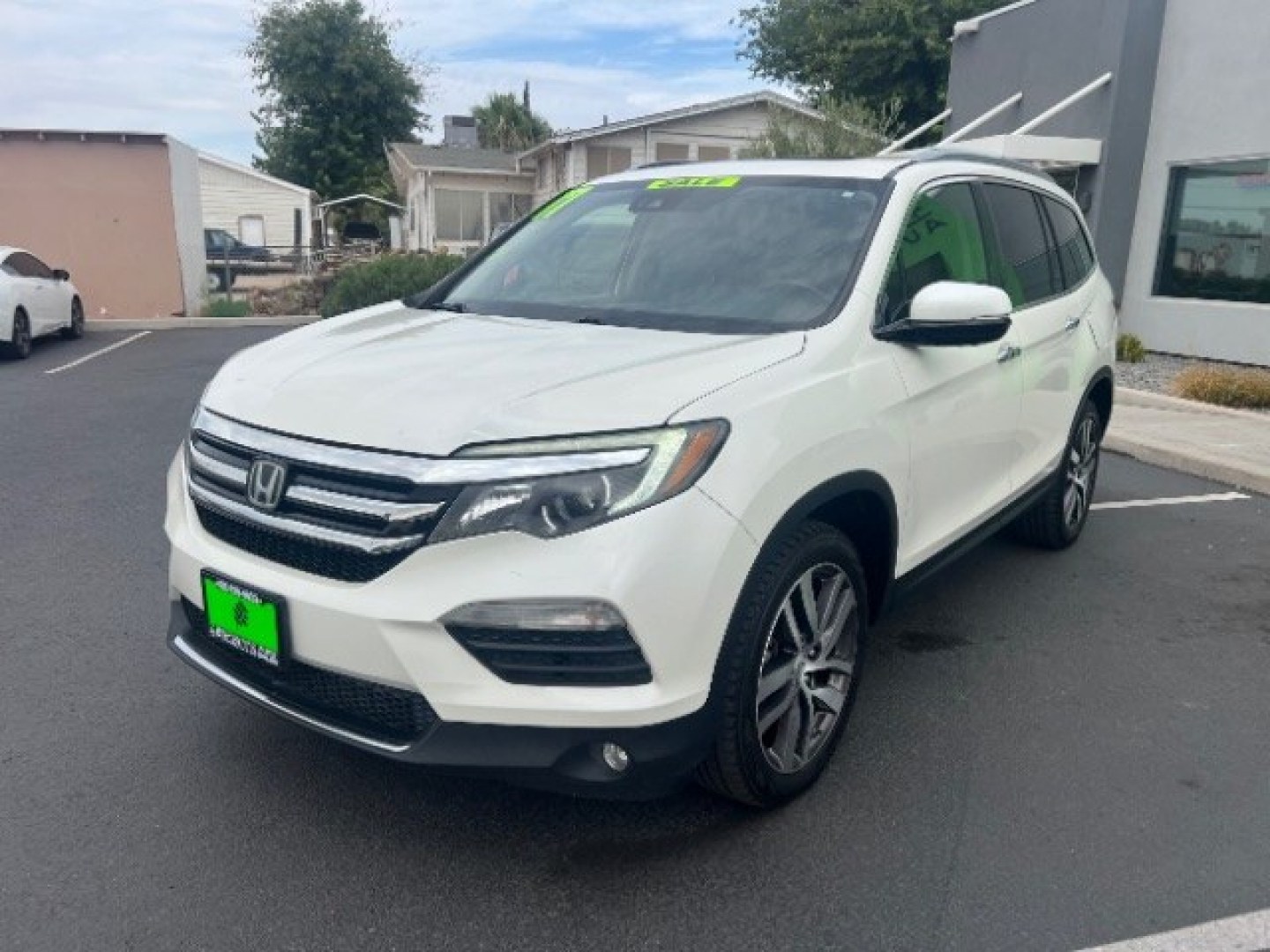 2017 White Diamond Pearl /Beige Honda Pilot Elite (5FNYF6H08HB) with an 3.5L V-6 gasoline direct injection engine, Automatic transmission, located at 1865 East Red Hills Pkwy, St. George, 84770, (435) 628-0023, 37.120850, -113.543640 - We specialize in helping ALL people get the best financing available. No matter your credit score, good, bad or none we can get you an amazing rate. Had a bankruptcy, divorce, or repossessions? We give you the green light to get your credit back on the road. Low down and affordable payments that fit- Photo#2