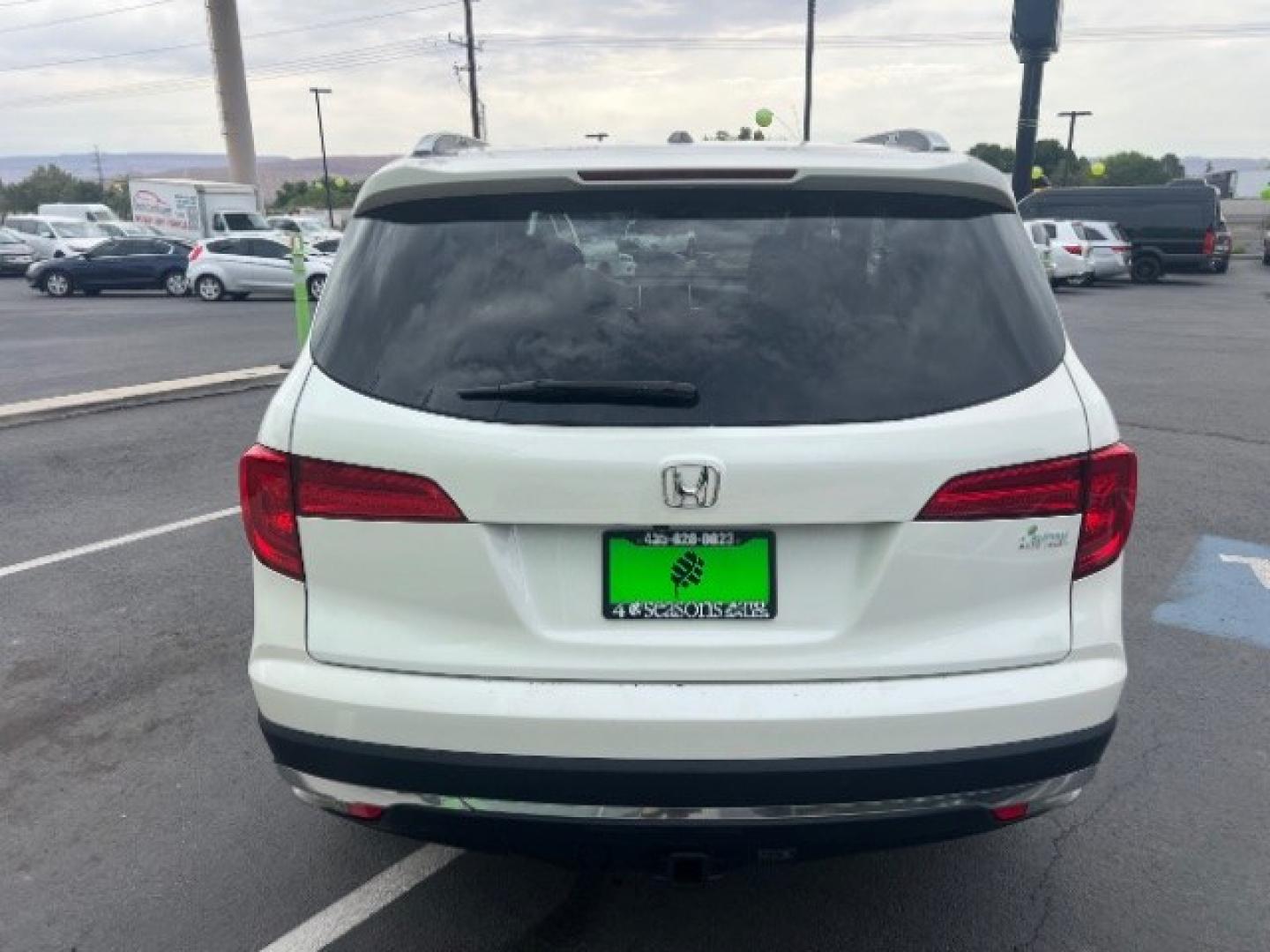 2017 White Diamond Pearl /Beige Honda Pilot Elite (5FNYF6H08HB) with an 3.5L V-6 gasoline direct injection engine, Automatic transmission, located at 1865 East Red Hills Pkwy, St. George, 84770, (435) 628-0023, 37.120850, -113.543640 - We specialize in helping ALL people get the best financing available. No matter your credit score, good, bad or none we can get you an amazing rate. Had a bankruptcy, divorce, or repossessions? We give you the green light to get your credit back on the road. Low down and affordable payments that fit- Photo#5