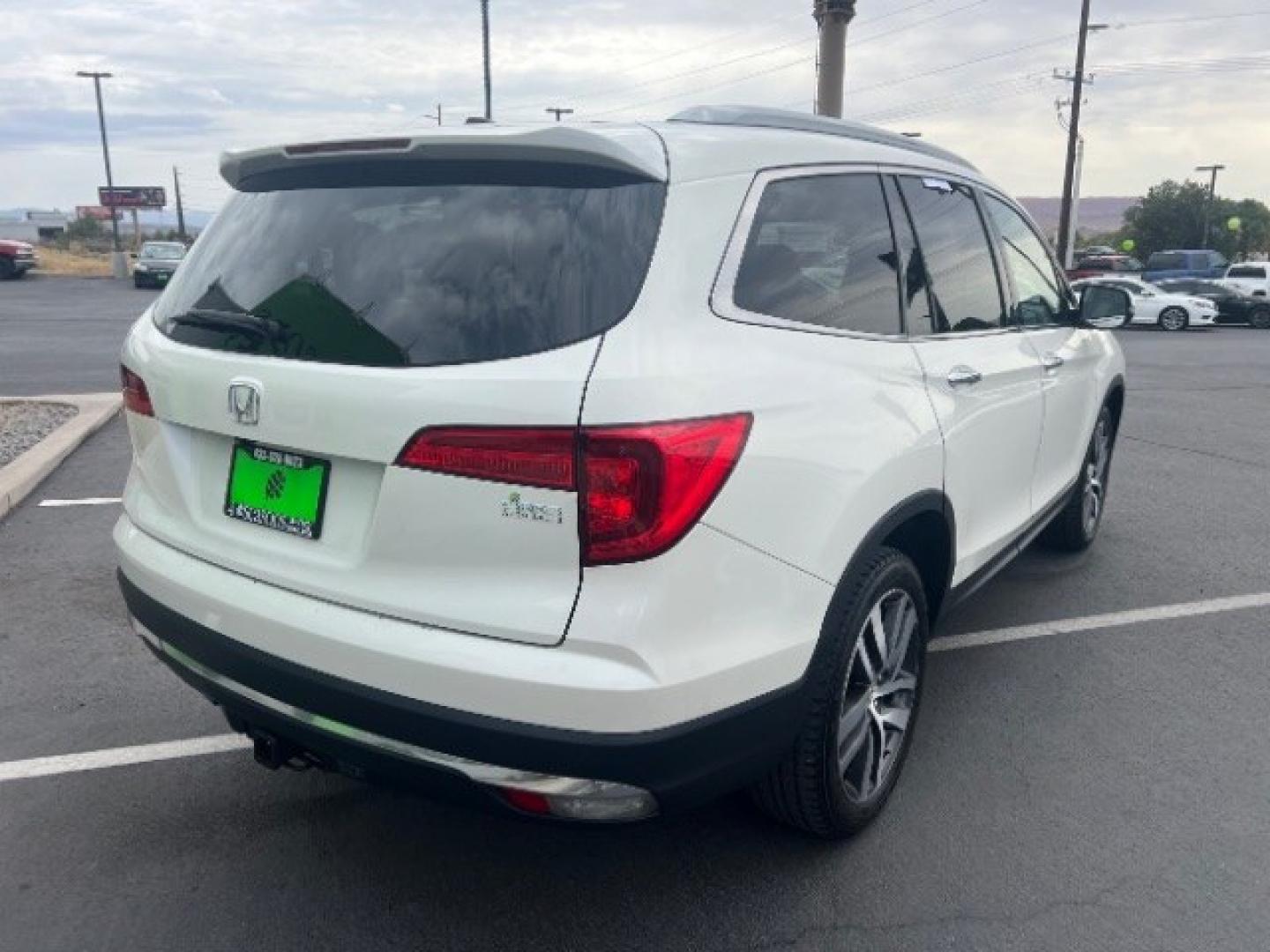 2017 White Diamond Pearl /Beige Honda Pilot Elite (5FNYF6H08HB) with an 3.5L V-6 gasoline direct injection engine, Automatic transmission, located at 1865 East Red Hills Pkwy, St. George, 84770, (435) 628-0023, 37.120850, -113.543640 - We specialize in helping ALL people get the best financing available. No matter your credit score, good, bad or none we can get you an amazing rate. Had a bankruptcy, divorce, or repossessions? We give you the green light to get your credit back on the road. Low down and affordable payments that fit- Photo#6