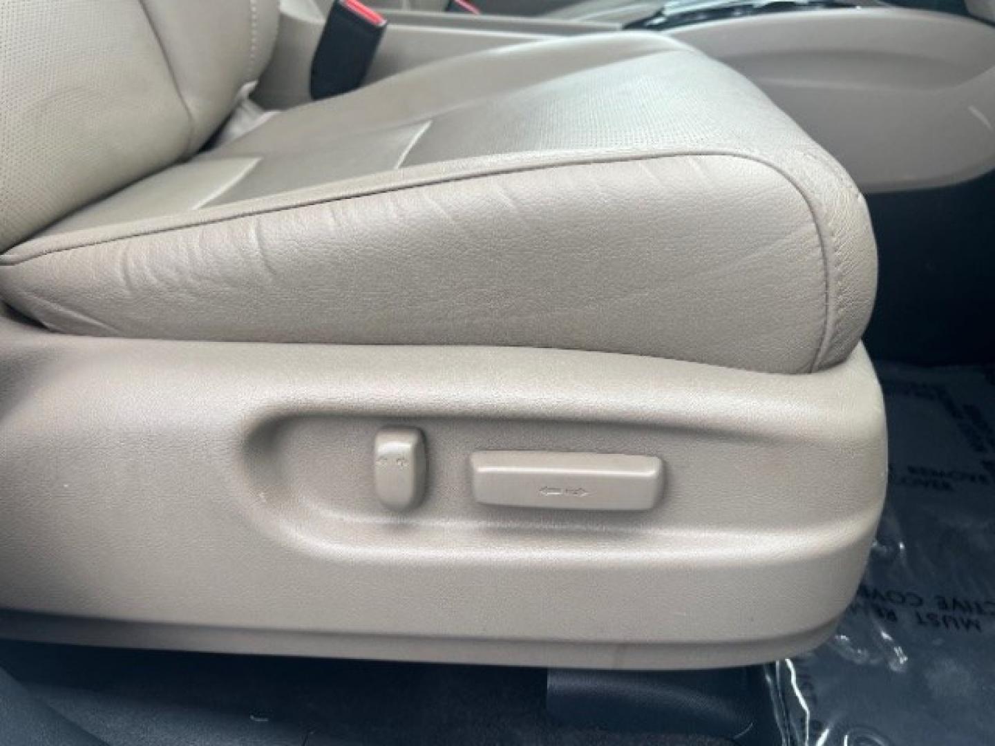 2017 White Diamond Pearl /Beige Honda Pilot Elite (5FNYF6H08HB) with an 3.5L V-6 gasoline direct injection engine, Automatic transmission, located at 1865 East Red Hills Pkwy, St. George, 84770, (435) 628-0023, 37.120850, -113.543640 - We specialize in helping ALL people get the best financing available. No matter your credit score, good, bad or none we can get you an amazing rate. Had a bankruptcy, divorce, or repossessions? We give you the green light to get your credit back on the road. Low down and affordable payments that fit- Photo#31