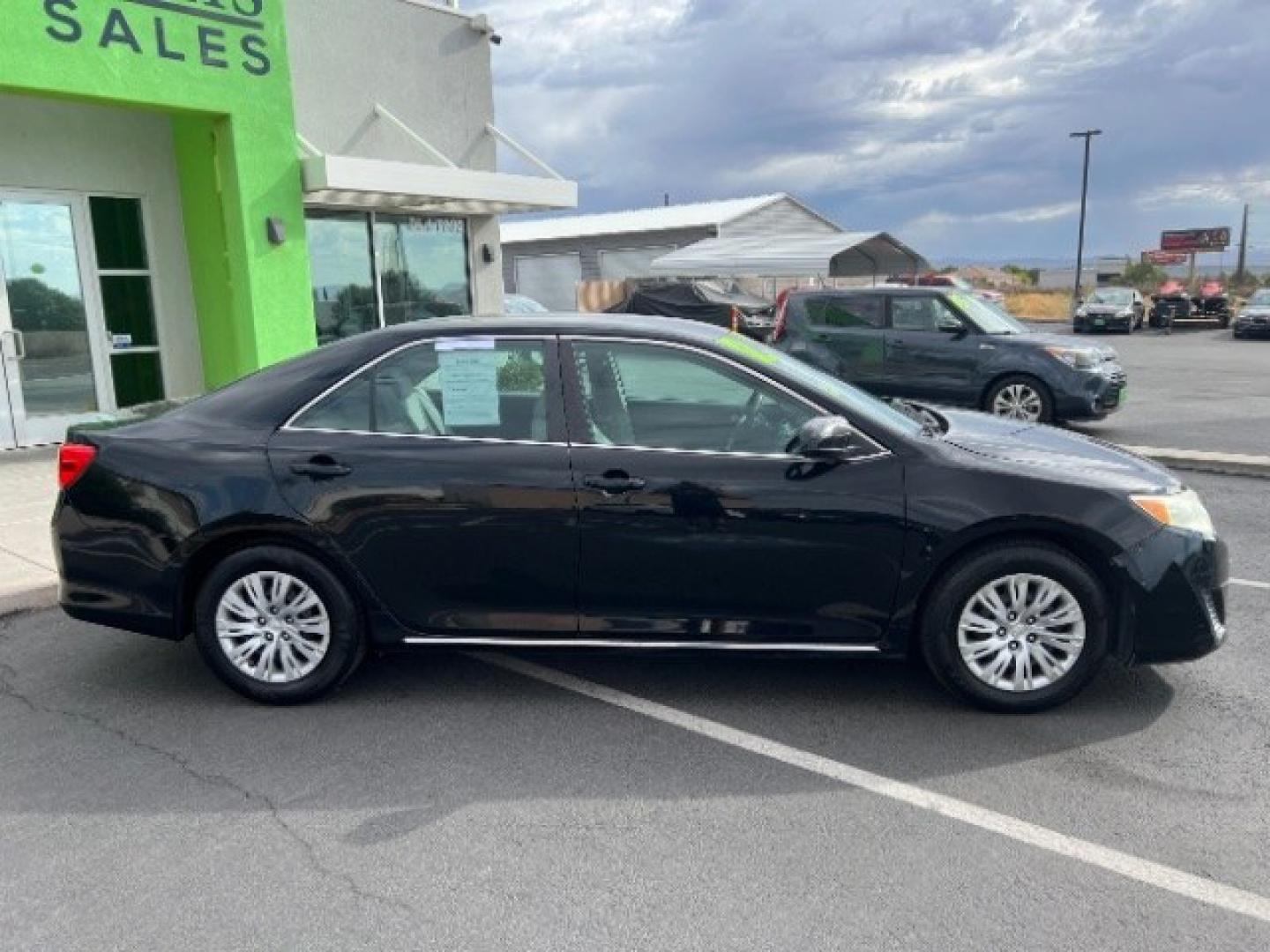 2012 Black /Gray Cloth Interior Toyota Camry Standard (4T1BF1FK0CU) with an 2.5L L4 DOHC 16V engine, 6-Speed Automatic transmission, located at 1865 East Red Hills Pkwy, St. George, 84770, (435) 628-0023, 37.120850, -113.543640 - We specialize in helping ALL people get the best financing available. No matter your credit score, good, bad or none we can get you an amazing rate. Had a bankruptcy, divorce, or repossessions? We give you the green light to get your credit back on the road. Low down and affordable payments that fit- Photo#7