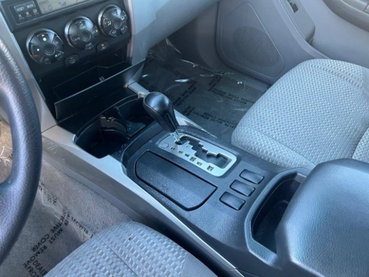2006 Titanium Metallic /Stone Toyota 4Runner SR5 V6 (JTEZU14R168) with an 4L V-6 DOHC engine, Automatic transmission, located at 1865 East Red Hills Pkwy, St. George, 84770, (435) 628-0023, 37.120850, -113.543640- Photo#18