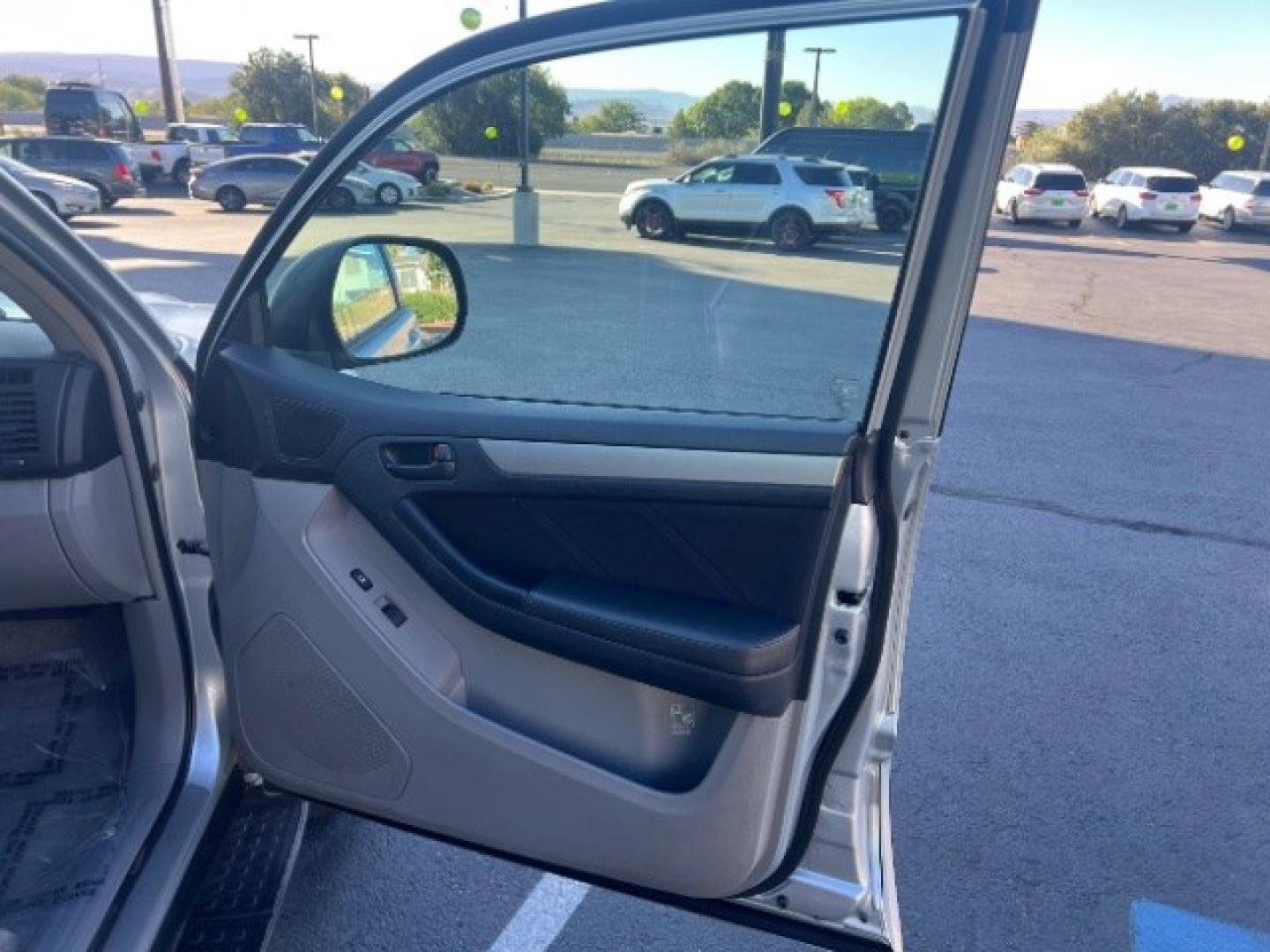 2006 Titanium Metallic /Stone Toyota 4Runner SR5 V6 (JTEZU14R168) with an 4L V-6 DOHC engine, Automatic transmission, located at 1865 East Red Hills Pkwy, St. George, 84770, (435) 628-0023, 37.120850, -113.543640- Photo#25