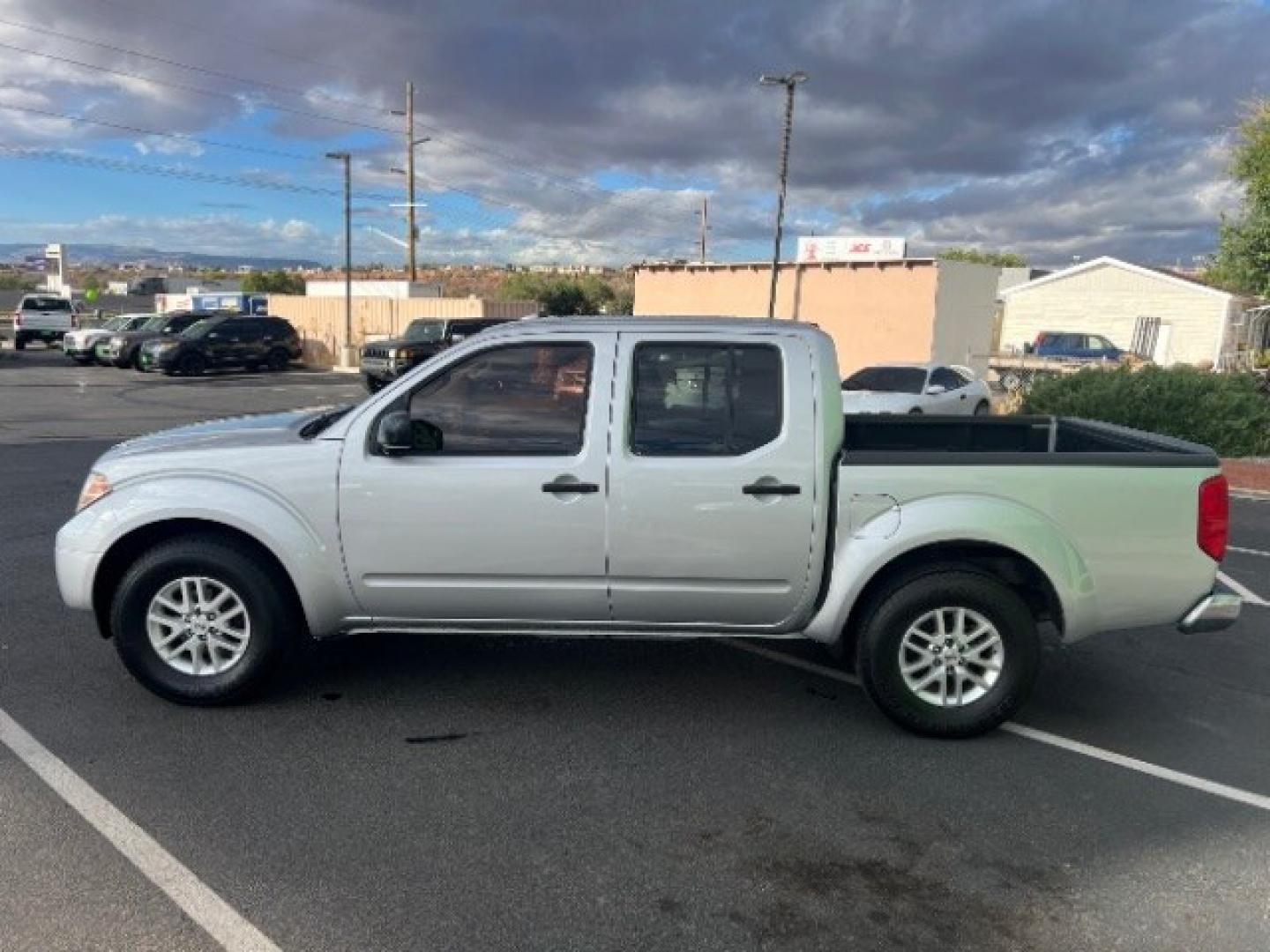2014 Brilliant Silver /Steel Nissan Frontier S | SV | Desert Runner | SL (1N6AD0ER2EN) with an VQ 4L V-6 DOHC engine, Automatic transmission, located at 1865 East Red Hills Pkwy, St. George, 84770, (435) 628-0023, 37.120850, -113.543640 - Versatile Southern Utah travel starts with this 2014 Nissan Frontier SV Crew Cab. Its 4.0L V6 engine, automatic transmission, and 4x2 drivetrain make it a smart fit for workdays, weekend projects, and light towing. With 134310 miles, this Frontier is ready for its next adventure. The SV Crew Cab ad- Photo#3