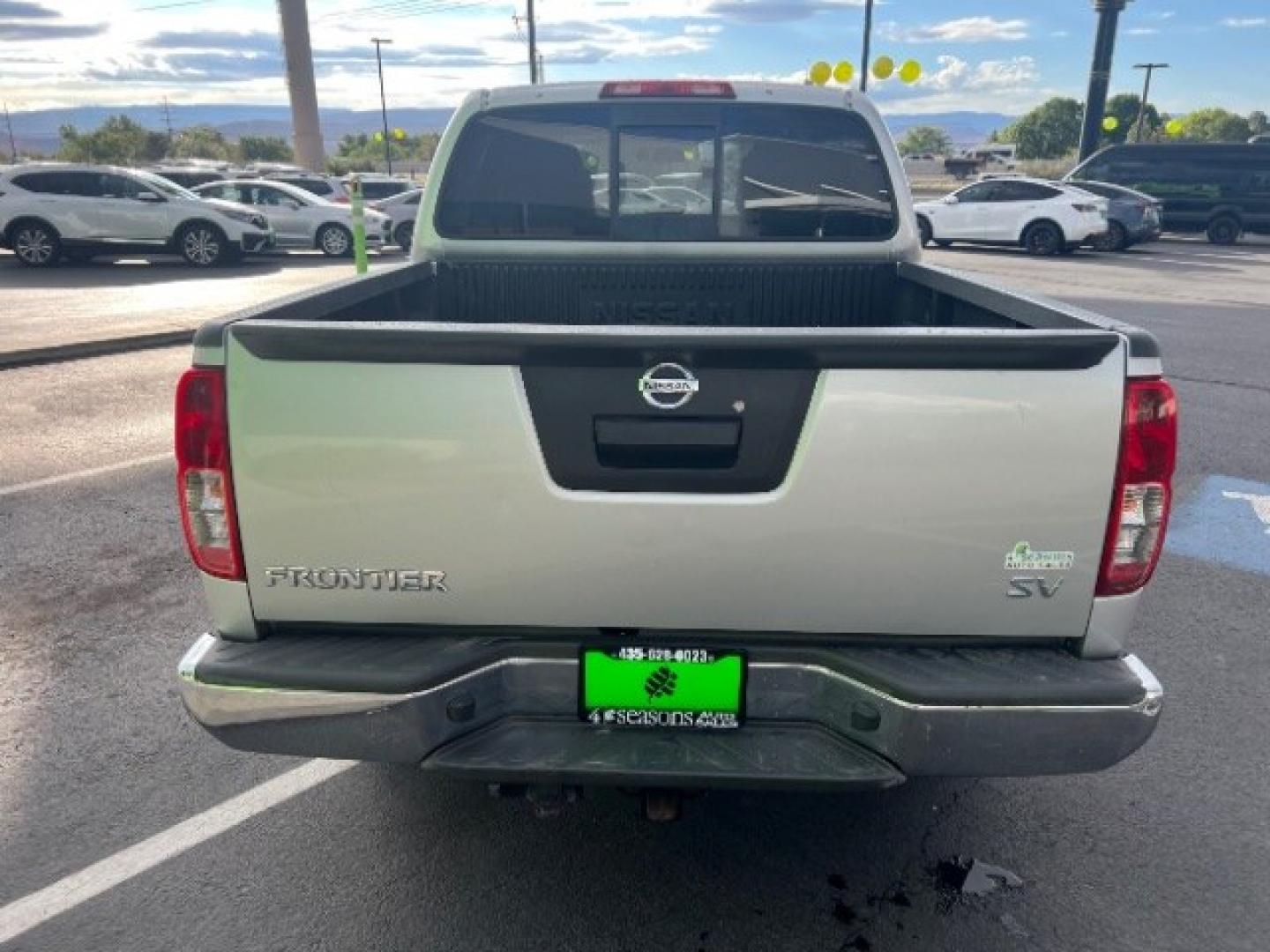 2014 Brilliant Silver /Steel Nissan Frontier S | SV | Desert Runner | SL (1N6AD0ER2EN) with an VQ 4L V-6 DOHC engine, Automatic transmission, located at 1865 East Red Hills Pkwy, St. George, 84770, (435) 628-0023, 37.120850, -113.543640 - Versatile Southern Utah travel starts with this 2014 Nissan Frontier SV Crew Cab. Its 4.0L V6 engine, automatic transmission, and 4x2 drivetrain make it a smart fit for workdays, weekend projects, and light towing. With 134310 miles, this Frontier is ready for its next adventure. The SV Crew Cab ad- Photo#5