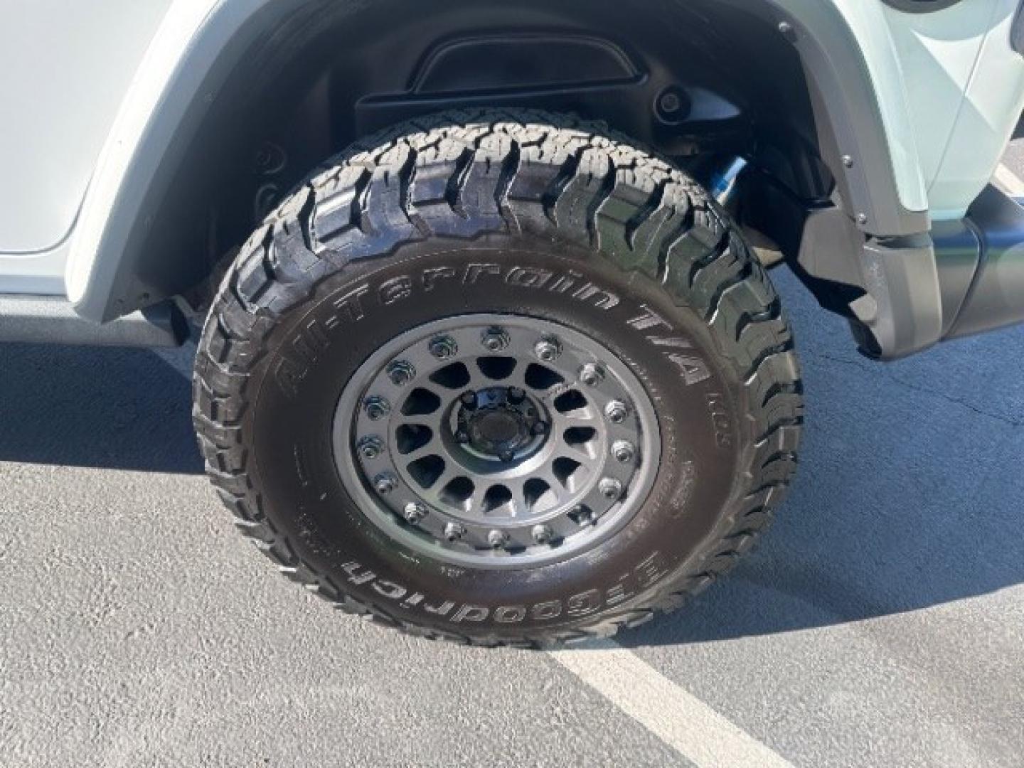 2018 Bright White Clearcoat /Black Jeep Wrangler Unlimited Rubicon 4x4 (1C4HJXFG1JW) with an Pentastar 3.6L V-6 DOHC engine, Automatic transmission, located at 1865 East Red Hills Pkwy, St. George, 84770, (435) 628-0023, 37.120850, -113.543640 - Versatile Southern Utah travel starts with this 2018 Jeep Wrangler Unlimited Rubicon 4x4. Its 3.6L V6 engine, automatic transmission, and 4x4 drivetrain make it a smart fit for trail runs, canyon weekends, and everyday driving. With 86206 miles, this Wrangler is ready for its next adventure. The Ru- Photo#11