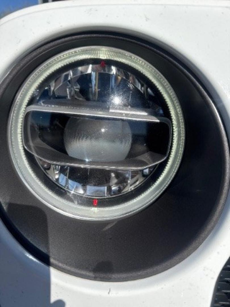 2018 Bright White Clearcoat /Black Jeep Wrangler Unlimited Rubicon 4x4 (1C4HJXFG1JW) with an Pentastar 3.6L V-6 DOHC engine, Automatic transmission, located at 1865 East Red Hills Pkwy, St. George, 84770, (435) 628-0023, 37.120850, -113.543640 - Versatile Southern Utah travel starts with this 2018 Jeep Wrangler Unlimited Rubicon 4x4. Its 3.6L V6 engine, automatic transmission, and 4x4 drivetrain make it a smart fit for trail runs, canyon weekends, and everyday driving. With 86206 miles, this Wrangler is ready for its next adventure. The Ru- Photo#14