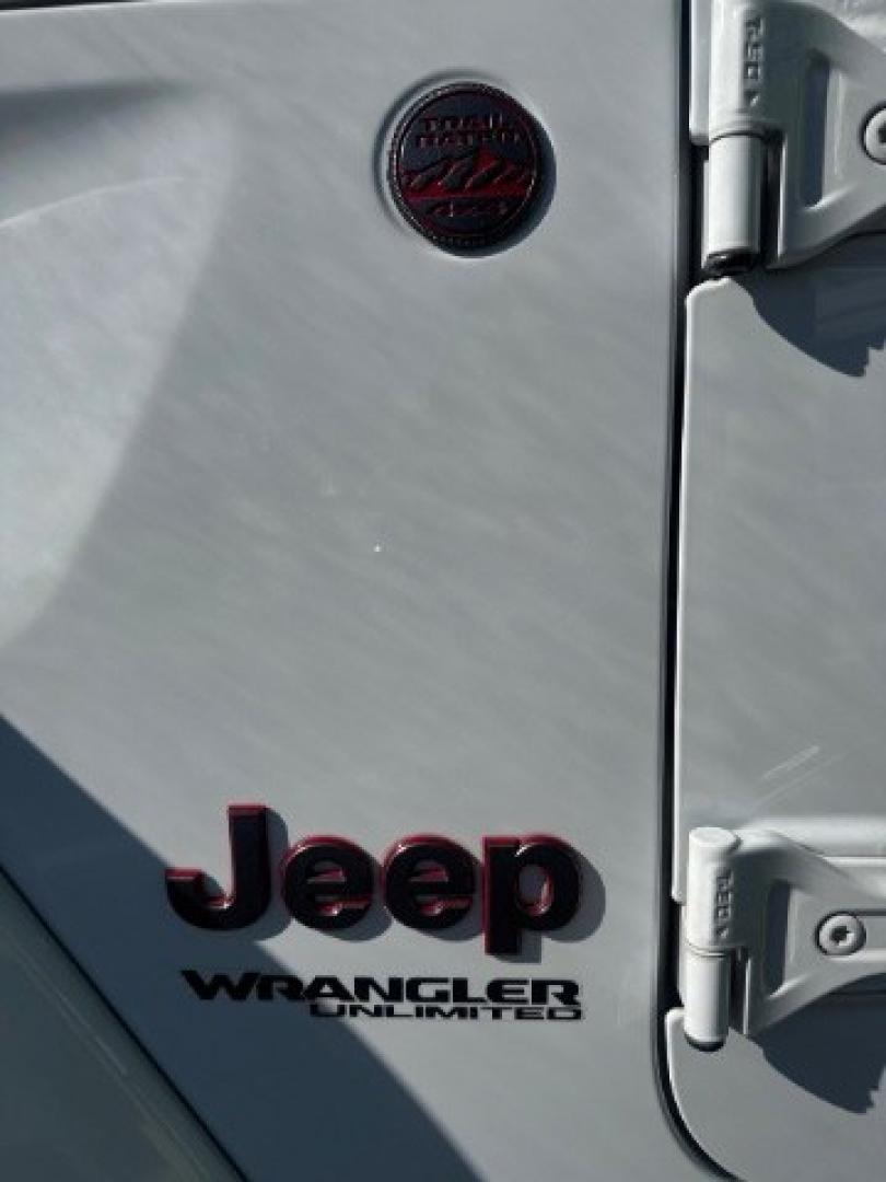 2018 Bright White Clearcoat /Black Jeep Wrangler Unlimited Rubicon 4x4 (1C4HJXFG1JW) with an Pentastar 3.6L V-6 DOHC engine, Automatic transmission, located at 1865 East Red Hills Pkwy, St. George, 84770, (435) 628-0023, 37.120850, -113.543640 - Versatile Southern Utah travel starts with this 2018 Jeep Wrangler Unlimited Rubicon 4x4. Its 3.6L V6 engine, automatic transmission, and 4x4 drivetrain make it a smart fit for trail runs, canyon weekends, and everyday driving. With 86206 miles, this Wrangler is ready for its next adventure. The Ru- Photo#15