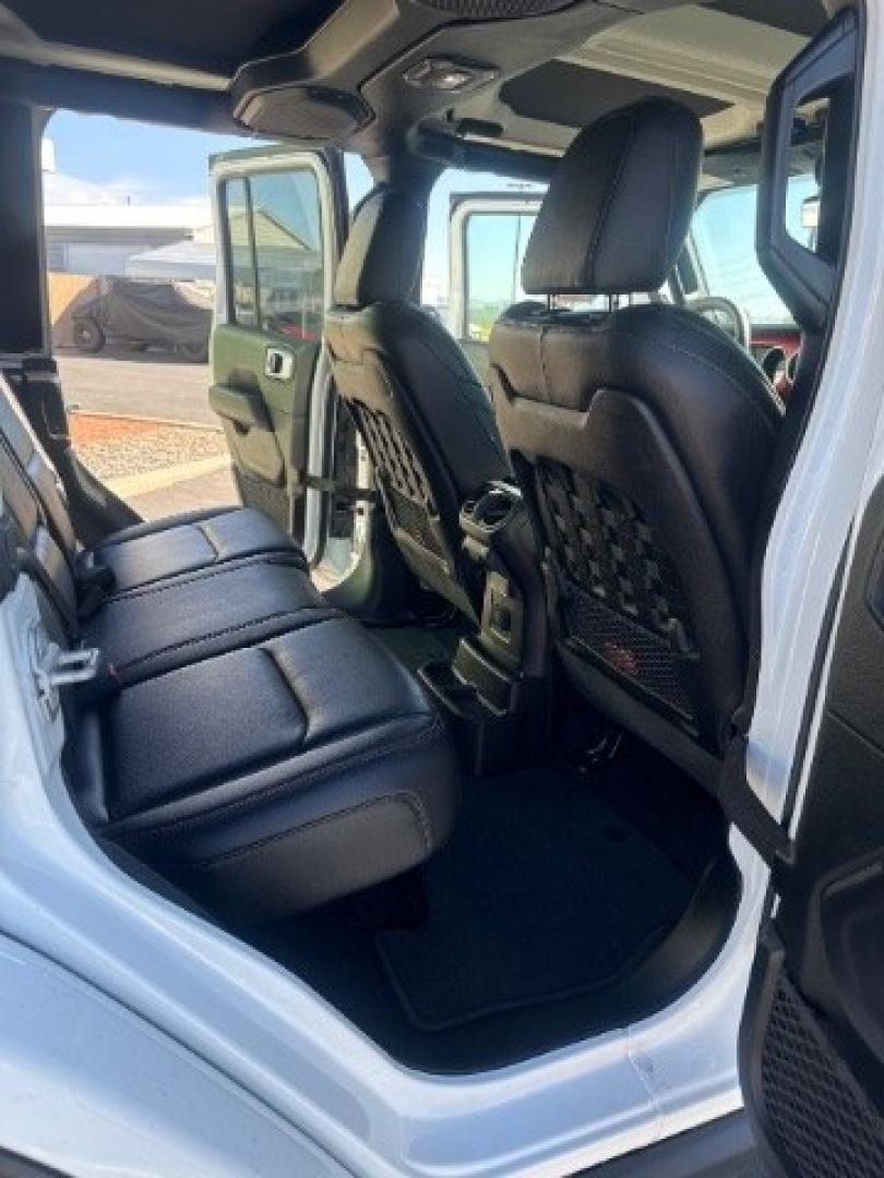 2018 Bright White Clearcoat /Black Jeep Wrangler Unlimited Rubicon 4x4 (1C4HJXFG1JW) with an Pentastar 3.6L V-6 DOHC engine, Automatic transmission, located at 1865 East Red Hills Pkwy, St. George, 84770, (435) 628-0023, 37.120850, -113.543640 - Versatile Southern Utah travel starts with this 2018 Jeep Wrangler Unlimited Rubicon 4x4. Its 3.6L V6 engine, automatic transmission, and 4x4 drivetrain make it a smart fit for trail runs, canyon weekends, and everyday driving. With 86206 miles, this Wrangler is ready for its next adventure. The Ru- Photo#22
