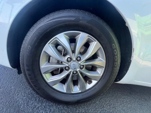 2019 Snow White Pearl /Gray Kia Sedona LX (KNDMB5C17K6) with an Lambda 3.3L V-6 gasoline direct injection engine, Automatic transmission, located at 1865 East Red Hills Pkwy, St. George, 84770, (435) 628-0023, 37.120850, -113.543640 - We specialize in helping ALL people get the best financing available. No matter your credit score, good, bad or none we can get you an amazing rate. Had a bankruptcy, divorce, or repossessions? We give you the green light to get your credit back on the road. Low down and affordable payments that fit- Photo#9