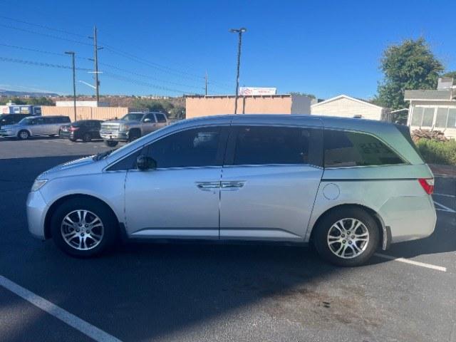 2013 Alabaster Silver Metallic /Truffle Honda Odyssey EX-L (5FNRL5H65DB) with an 3.5L V-6 i-VTEC variable valve control engine, Automatic transmission, located at 940 North Main Street, Cedar City, UT, 84720, (435) 628-0023, 37.692936, -113.061897 - Versatile Southern Utah travel starts with this 2013 Honda Odyssey EX-L. Its 3.5L V6, automatic transmission, and front-wheel drive make it a smart fit for school runs, family trips, and Southern Utah road adventures. With 137,530 miles, this Odyssey is ready for its next adventure. The EX-L adds T- Photo#3