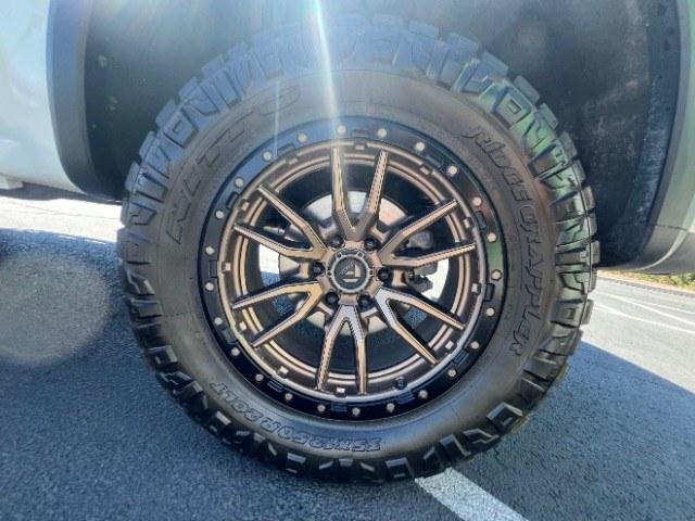 2023 Summit White /Jet Black/Graystone Chevrolet Silverado 1500 4WD Crew Cab Short Bed ZR2 (3GCUDHEL3PG) with an EcoTec3 6.2L V-8 direct injection engine, Automatic transmission, located at 1865 East Red Hills Pkwy, St. George, 84770, (435) 628-0023, 37.120850, -113.543640- Photo#8