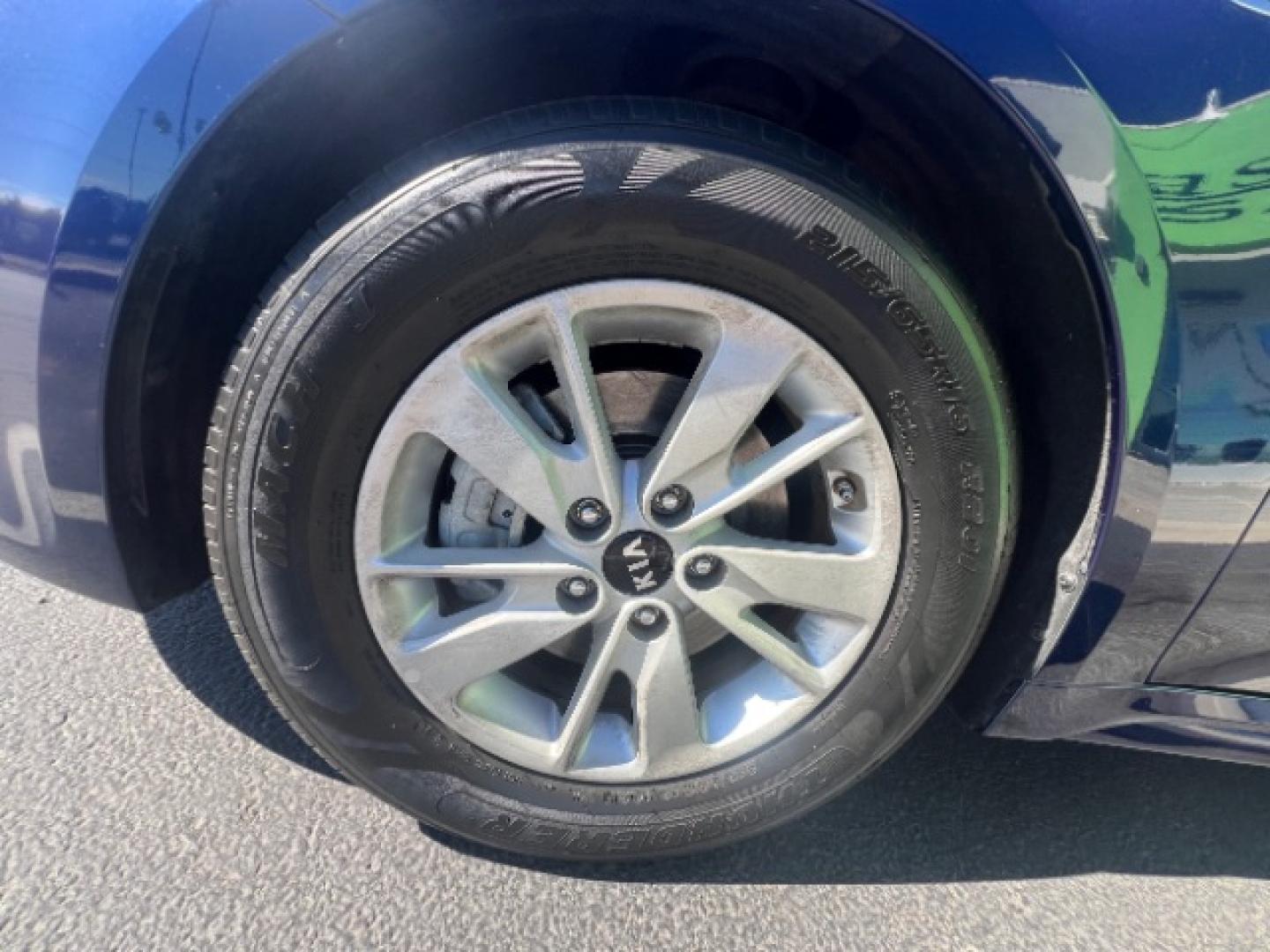 2017 Horizon Blue /Black Kia Optima LX (5XXGT4L36HG) with an Theta II 2.4L I-4 direct injection engine, Automatic transmission, located at 1865 East Red Hills Pkwy, St. George, 84770, (435) 628-0023, 37.120850, -113.543640 - Want a comfortable sedan that won't punish you at the pump? This 2017 Kia Optima LX brings Kia's 2.4L four-cylinder and front-wheel drive - a smooth daily driver for Southern Utah commuting and weekend trips. We specialize in in-house financing and work with all credit types - good, fair, challenge- Photo#9