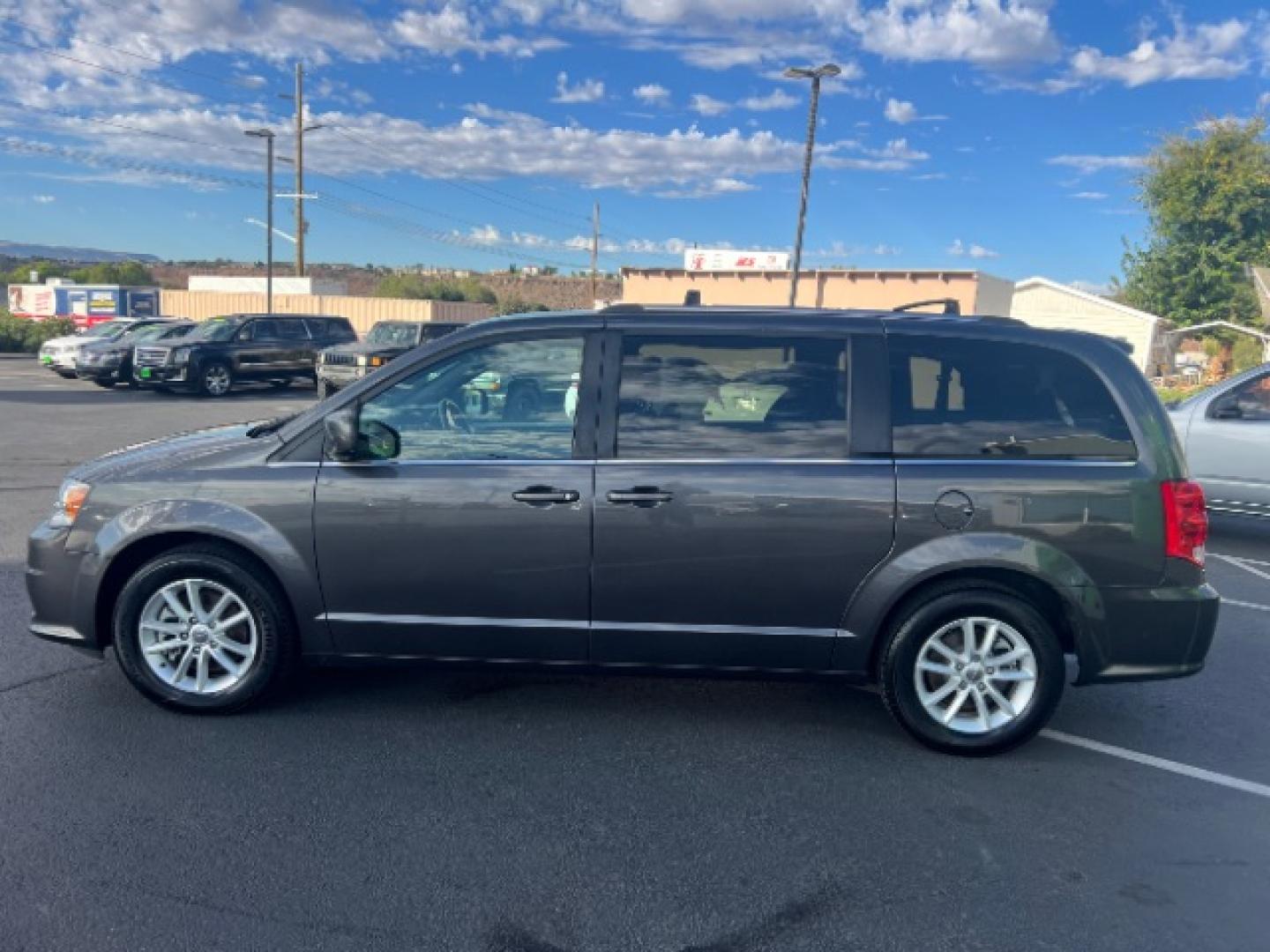 2019 Granite Pearlcoat /Black/Light Graystone Dodge Grand Caravan SXT (2C4RDGCG8KR) with an Pentastar 3.6L V-6 DOHC engine, Automatic transmission, located at 1865 East Red Hills Pkwy, St. George, 84770, (435) 628-0023, 37.120850, -113.543640- Photo#3