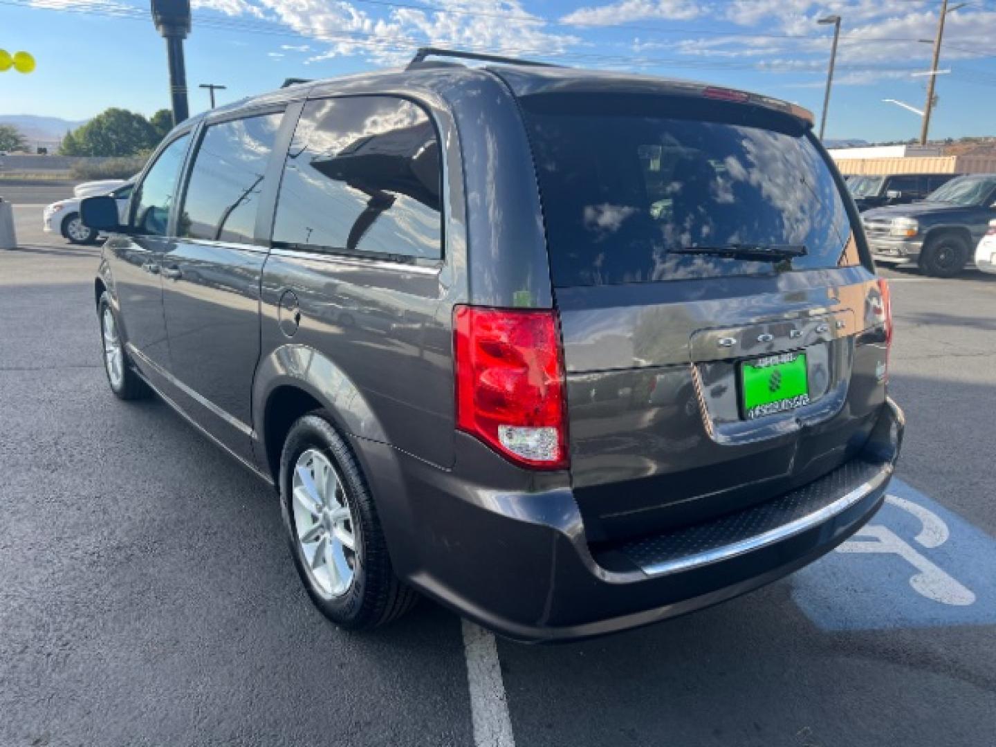 2019 Granite Pearlcoat /Black/Light Graystone Dodge Grand Caravan SXT (2C4RDGCG8KR) with an Pentastar 3.6L V-6 DOHC engine, Automatic transmission, located at 1865 East Red Hills Pkwy, St. George, 84770, (435) 628-0023, 37.120850, -113.543640- Photo#4