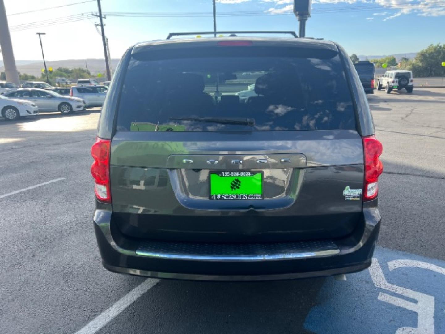 2019 Granite Pearlcoat /Black/Light Graystone Dodge Grand Caravan SXT (2C4RDGCG8KR) with an Pentastar 3.6L V-6 DOHC engine, Automatic transmission, located at 1865 East Red Hills Pkwy, St. George, 84770, (435) 628-0023, 37.120850, -113.543640- Photo#5