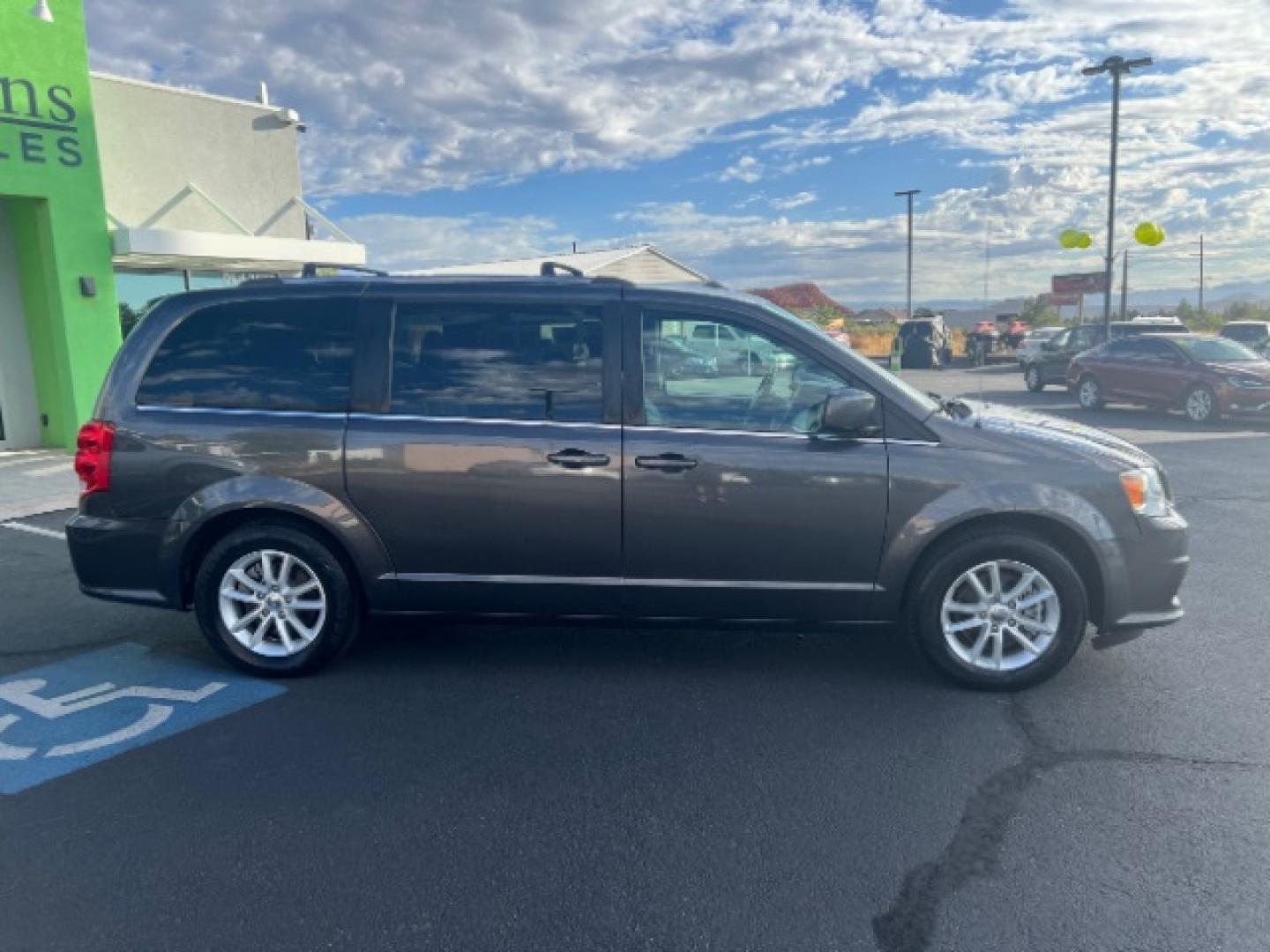2019 Granite Pearlcoat /Black/Light Graystone Dodge Grand Caravan SXT (2C4RDGCG8KR) with an Pentastar 3.6L V-6 DOHC engine, Automatic transmission, located at 1865 East Red Hills Pkwy, St. George, 84770, (435) 628-0023, 37.120850, -113.543640- Photo#7