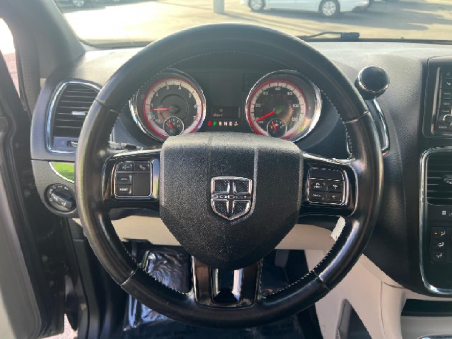 2019 Granite Pearlcoat /Black/Light Graystone Dodge Grand Caravan SXT (2C4RDGCG8KR) with an Pentastar 3.6L V-6 DOHC engine, Automatic transmission, located at 1865 East Red Hills Pkwy, St. George, 84770, (435) 628-0023, 37.120850, -113.543640- Photo#15