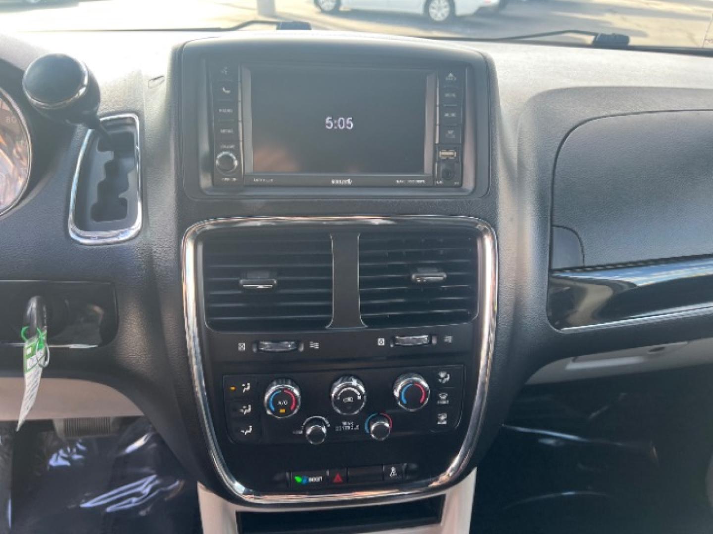 2019 Granite Pearlcoat /Black/Light Graystone Dodge Grand Caravan SXT (2C4RDGCG8KR) with an Pentastar 3.6L V-6 DOHC engine, Automatic transmission, located at 1865 East Red Hills Pkwy, St. George, 84770, (435) 628-0023, 37.120850, -113.543640- Photo#17