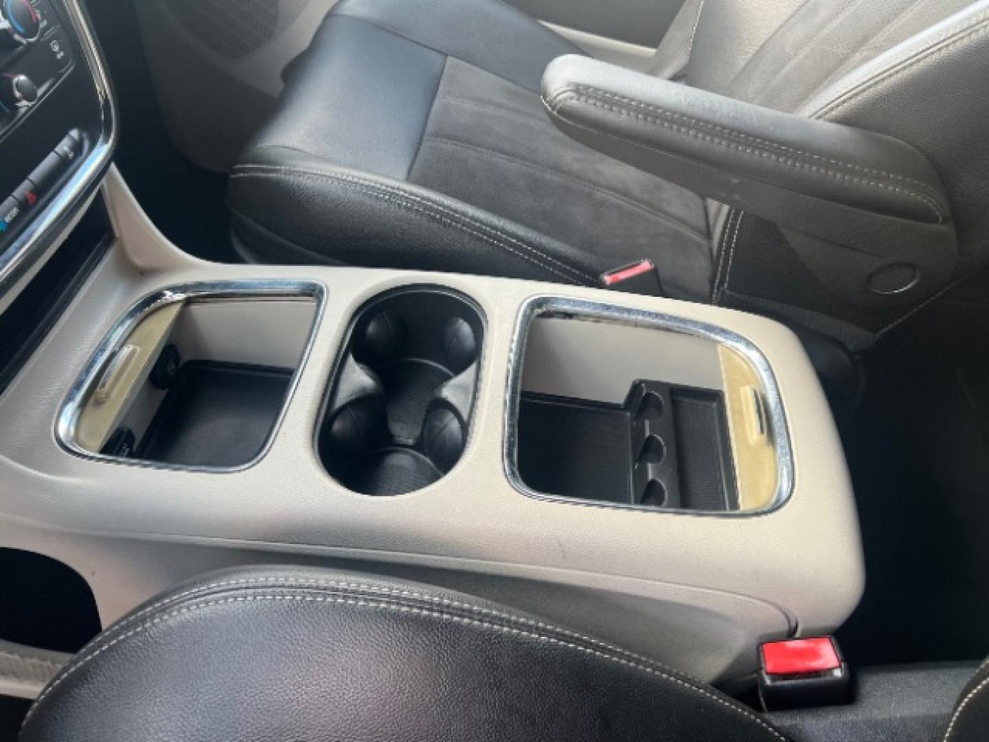 2019 Granite Pearlcoat /Black/Light Graystone Dodge Grand Caravan SXT (2C4RDGCG8KR) with an Pentastar 3.6L V-6 DOHC engine, Automatic transmission, located at 1865 East Red Hills Pkwy, St. George, 84770, (435) 628-0023, 37.120850, -113.543640- Photo#18
