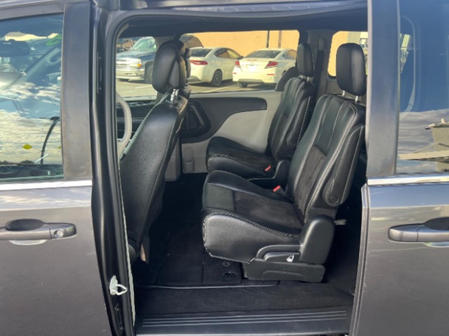 2019 Granite Pearlcoat /Black/Light Graystone Dodge Grand Caravan SXT (2C4RDGCG8KR) with an Pentastar 3.6L V-6 DOHC engine, Automatic transmission, located at 1865 East Red Hills Pkwy, St. George, 84770, (435) 628-0023, 37.120850, -113.543640- Photo#19