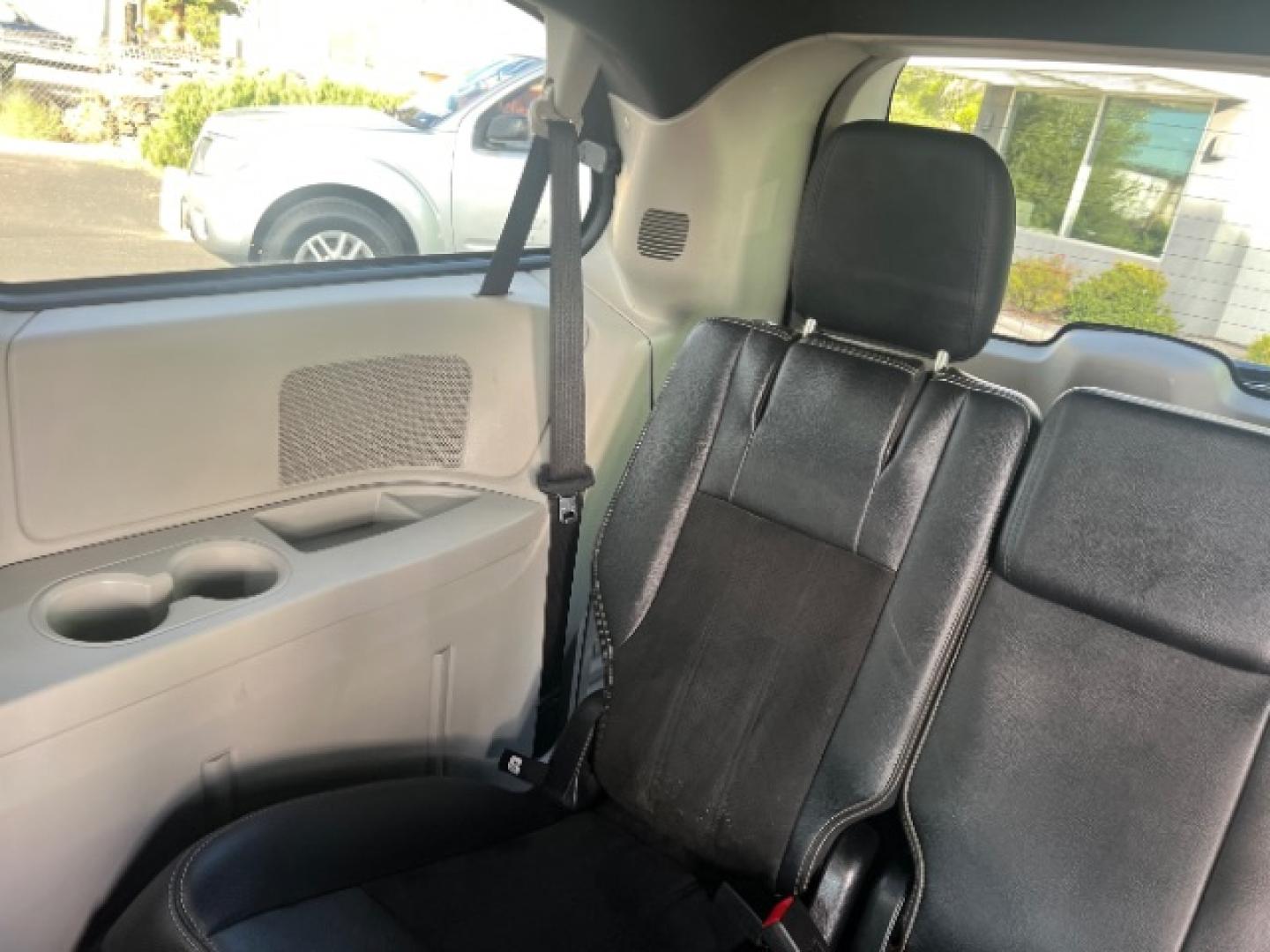 2019 Granite Pearlcoat /Black/Light Graystone Dodge Grand Caravan SXT (2C4RDGCG8KR) with an Pentastar 3.6L V-6 DOHC engine, Automatic transmission, located at 1865 East Red Hills Pkwy, St. George, 84770, (435) 628-0023, 37.120850, -113.543640- Photo#21