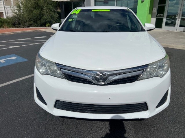 2014 Super White /Ivory Toyota Camry L | LE | XLE | SE | SE Sport (4T4BF1FK0ER) with an 2.5L I-4 DOHC engine, Automatic transmission, located at 1865 East Red Hills Pkwy, St. George, 84770, (435) 628-0023, 37.120850, -113.543640 - Versatile Southern Utah travel starts with this 2014 Toyota Camry. Its 2.5L 4-cylinder engine, automatic transmission, and front-wheel drive make it a smart fit for commuting, family errands, road trips, and everyday driving. With 102,927 miles, this Camry is ready for its next adventure. The selec- Photo#1