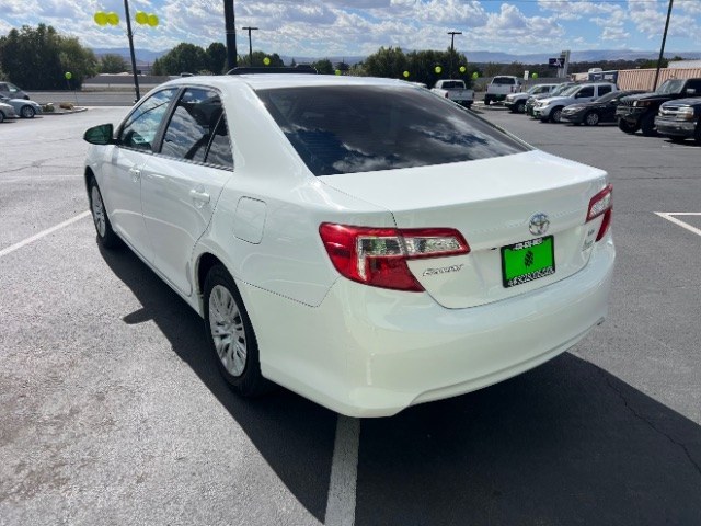 2014 Super White /Ivory Toyota Camry L | LE | XLE | SE | SE Sport (4T4BF1FK0ER) with an 2.5L I-4 DOHC engine, Automatic transmission, located at 1865 East Red Hills Pkwy, St. George, 84770, (435) 628-0023, 37.120850, -113.543640 - Versatile Southern Utah travel starts with this 2014 Toyota Camry. Its 2.5L 4-cylinder engine, automatic transmission, and front-wheel drive make it a smart fit for commuting, family errands, road trips, and everyday driving. With 102,927 miles, this Camry is ready for its next adventure. The selec- Photo#4
