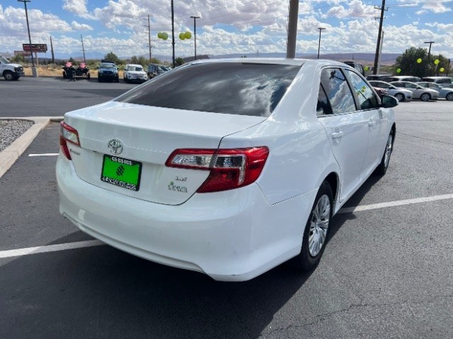 2014 Super White /Ivory Toyota Camry L | LE | XLE | SE | SE Sport (4T4BF1FK0ER) with an 2.5L I-4 DOHC engine, Automatic transmission, located at 1865 East Red Hills Pkwy, St. George, 84770, (435) 628-0023, 37.120850, -113.543640 - Versatile Southern Utah travel starts with this 2014 Toyota Camry. Its 2.5L 4-cylinder engine, automatic transmission, and front-wheel drive make it a smart fit for commuting, family errands, road trips, and everyday driving. With 102,927 miles, this Camry is ready for its next adventure. The selec- Photo#6